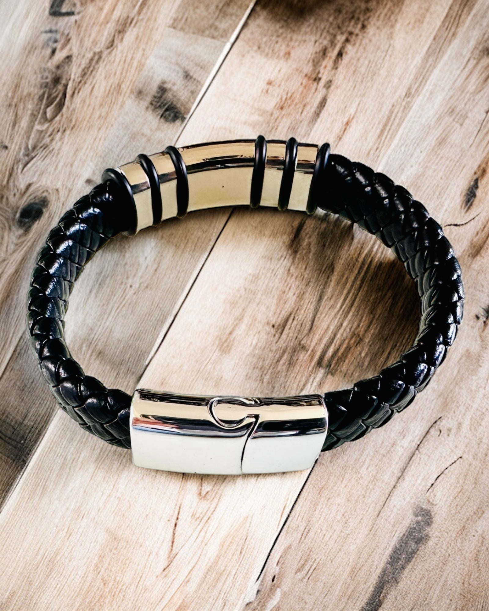Moderne Hip Hop Armbånd for Menn med Tilpasset Gravering og Magnetisk Lås – Velg Stil med Sølv- eller Gullaksenter, 22cm PU Skinn