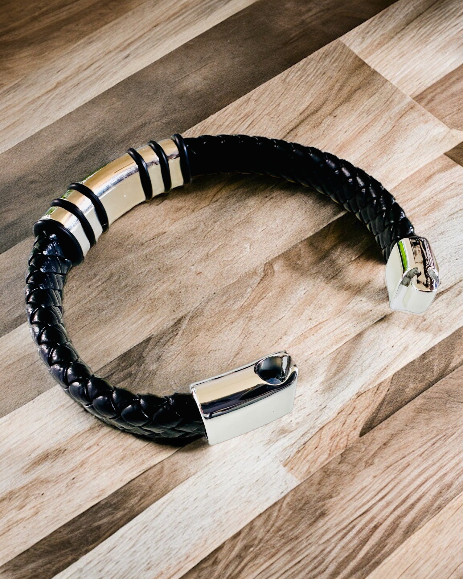 Moderne Hip Hop Armbånd for Menn med Tilpasset Gravering og Magnetisk Lås – Velg Stil med Sølv- eller Gullaksenter, 22cm PU Skinn