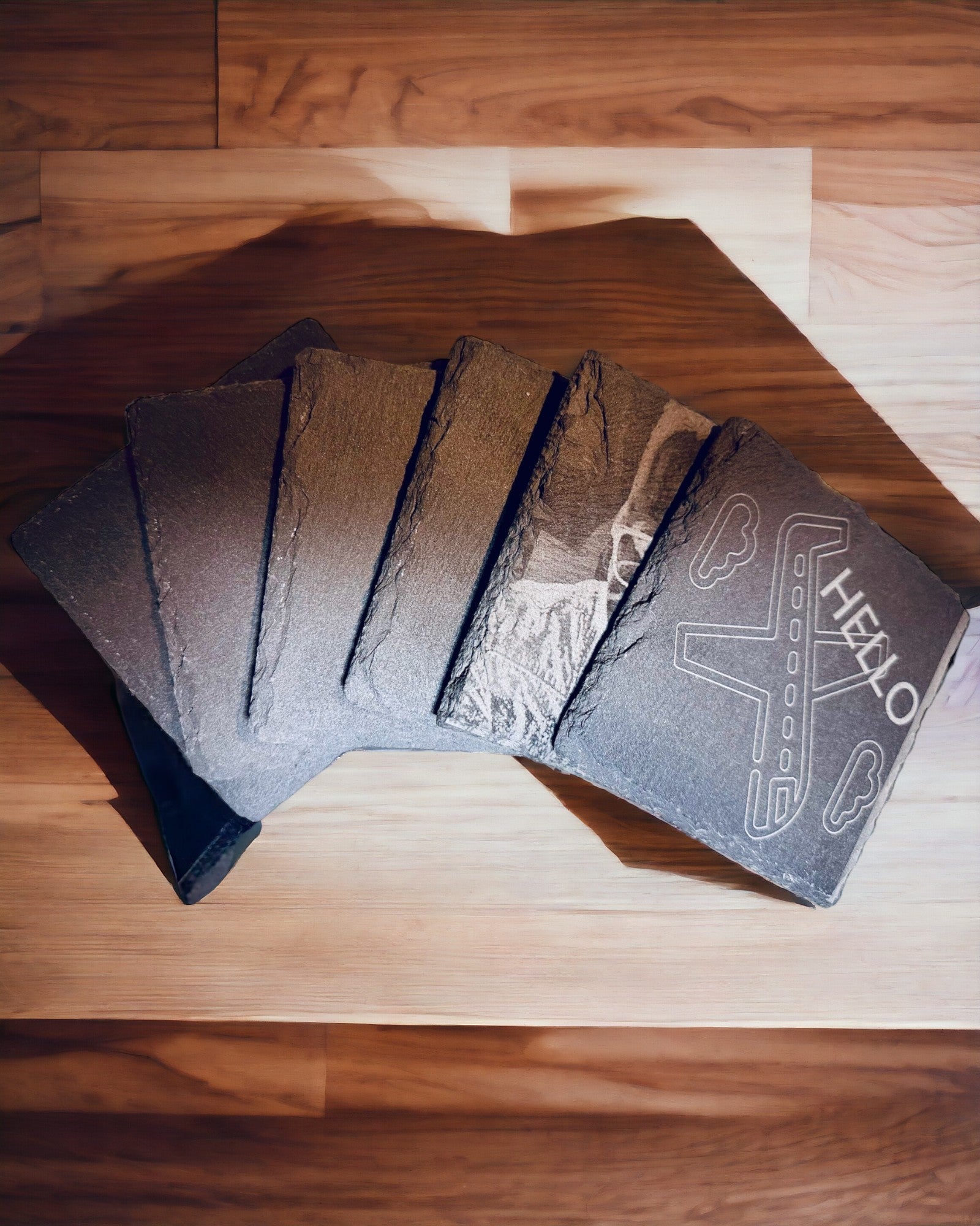 Underlag for kaffe, te av naturlig stein med personlig gravering – Kvadrat, sirkel, sekskant, 10 cm