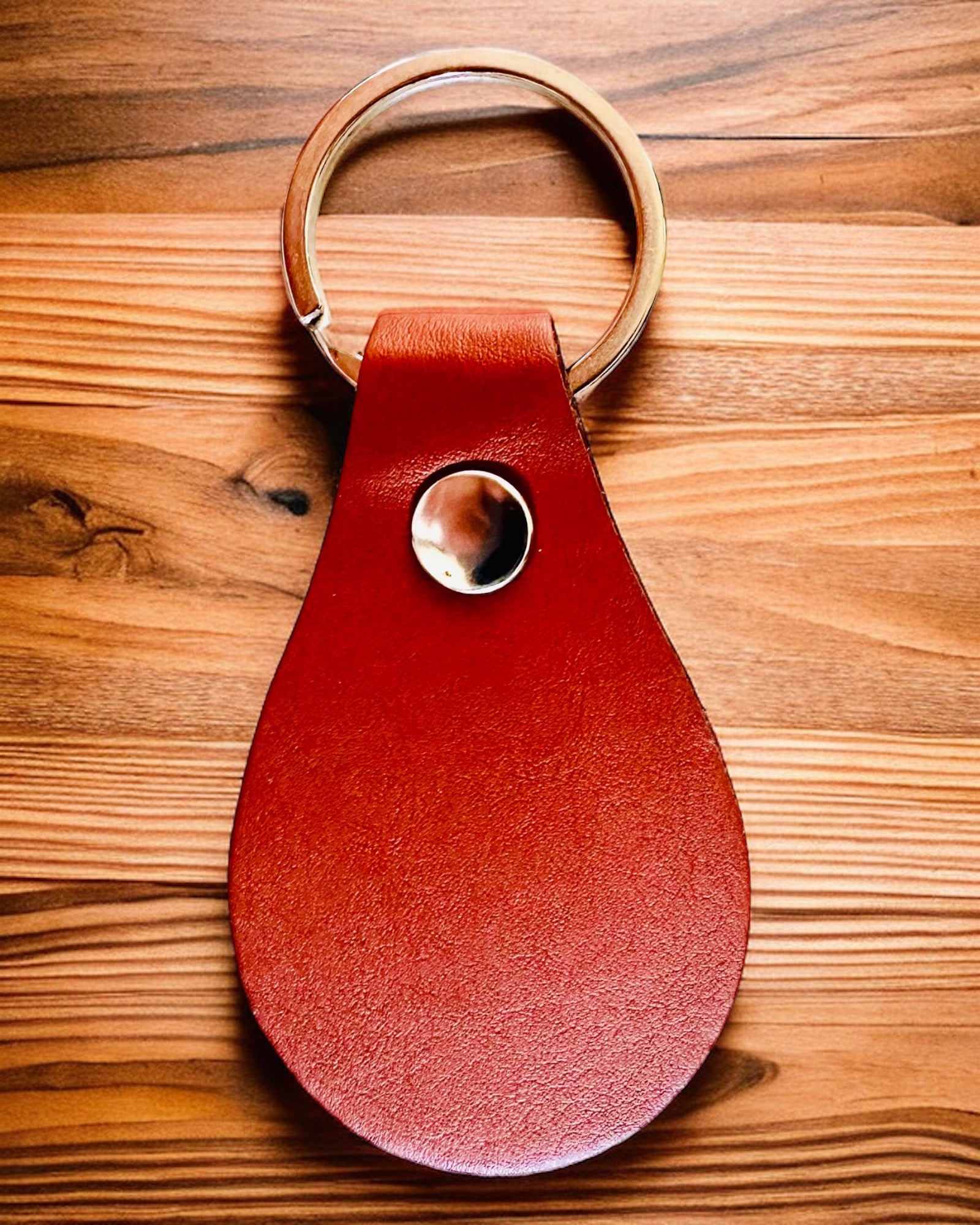 PU Skinn Nøkkelring med Mulighet for Personlig Gravering - Tilgjengelig i 5 Farger