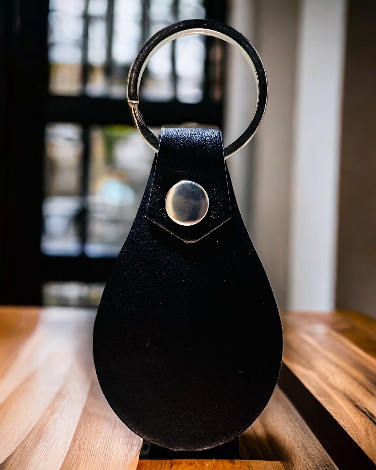 PU Skinn Nøkkelring med Mulighet for Personlig Gravering - Tilgjengelig i 5 Farger