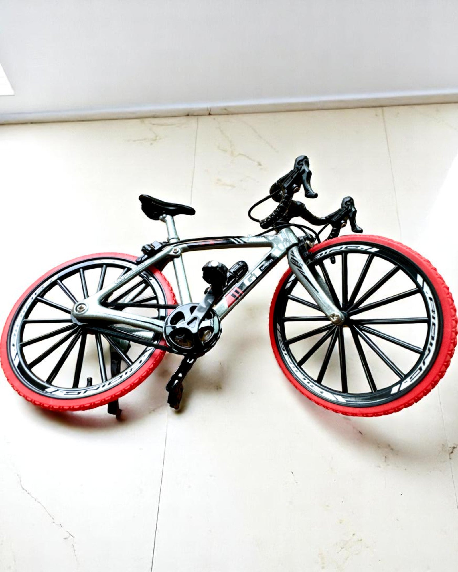 „Speedster” – samlermodell med mulighet for gravering, 2 varianter å velge mellom