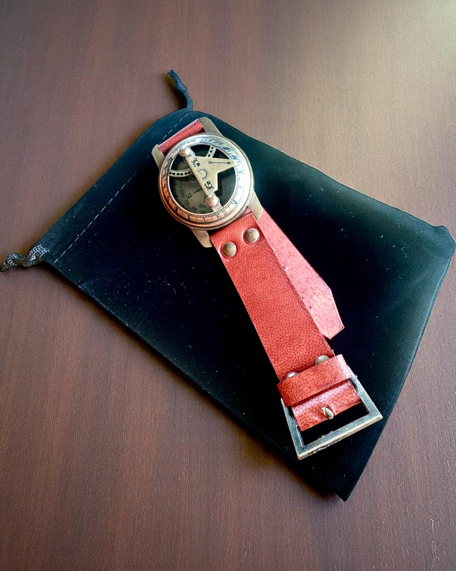 Solur med kompass - Håndlaget, autentisk håndverk, mulighet for gravering