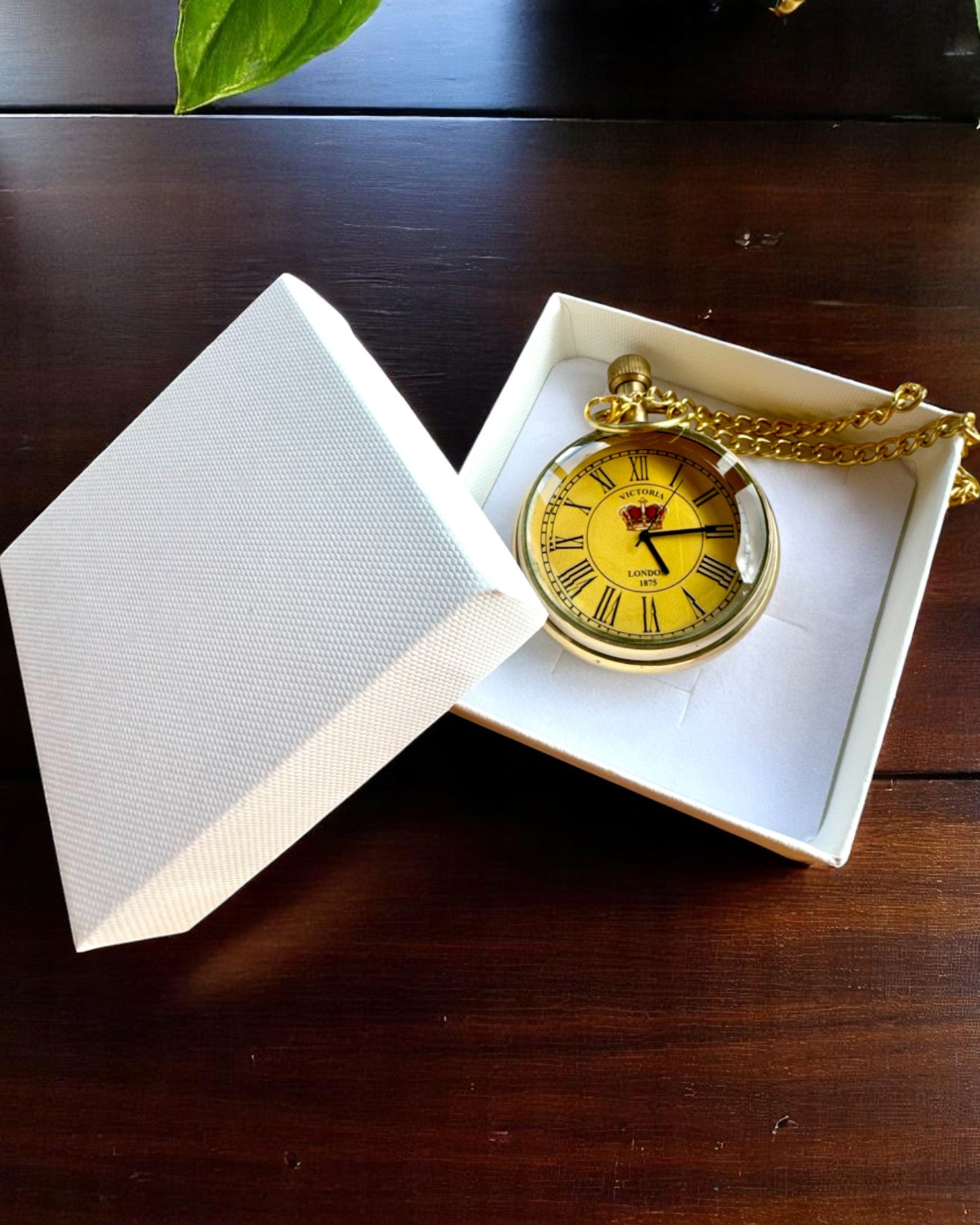 Lommeur "Victoria Crown" – Messing, Håndlaget i India, 5 cm bred, japansk mekanisme, mulighet for personlig gravering som gave