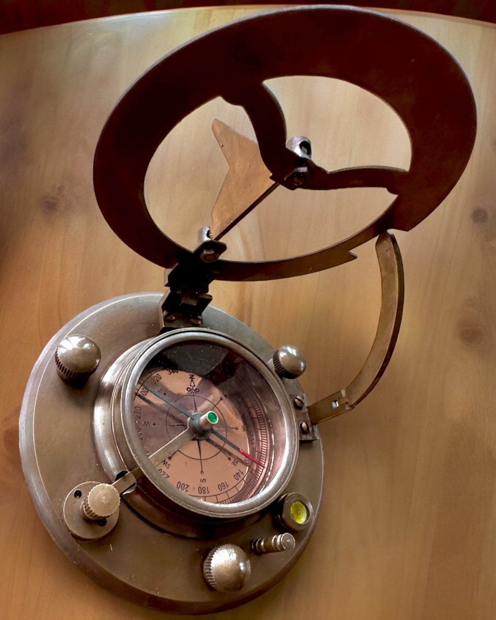 Kapteinskompass "Odkrywca 2" - mulighet for personlig gravering som gave, 2 fargevarianter å velge mellom