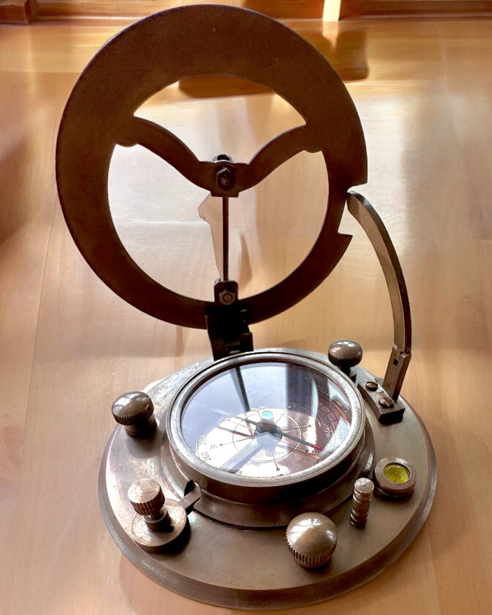 Kapteinskompass "Odkrywca 2" - mulighet for personlig gravering som gave, 2 fargevarianter å velge mellom