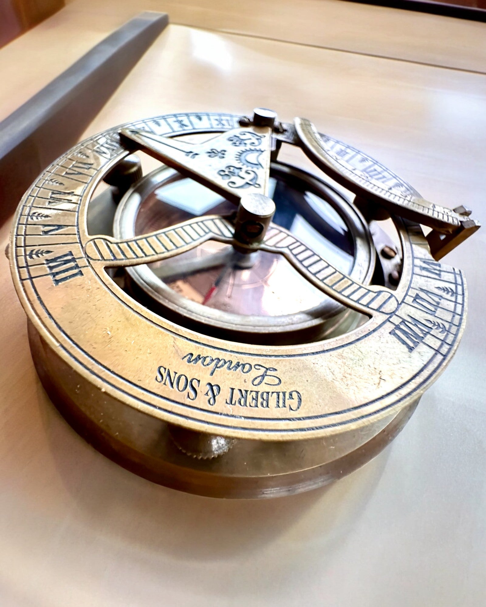 Kapteinskompass "Odkrywca 2" - mulighet for personlig gravering som gave, 2 fargevarianter å velge mellom