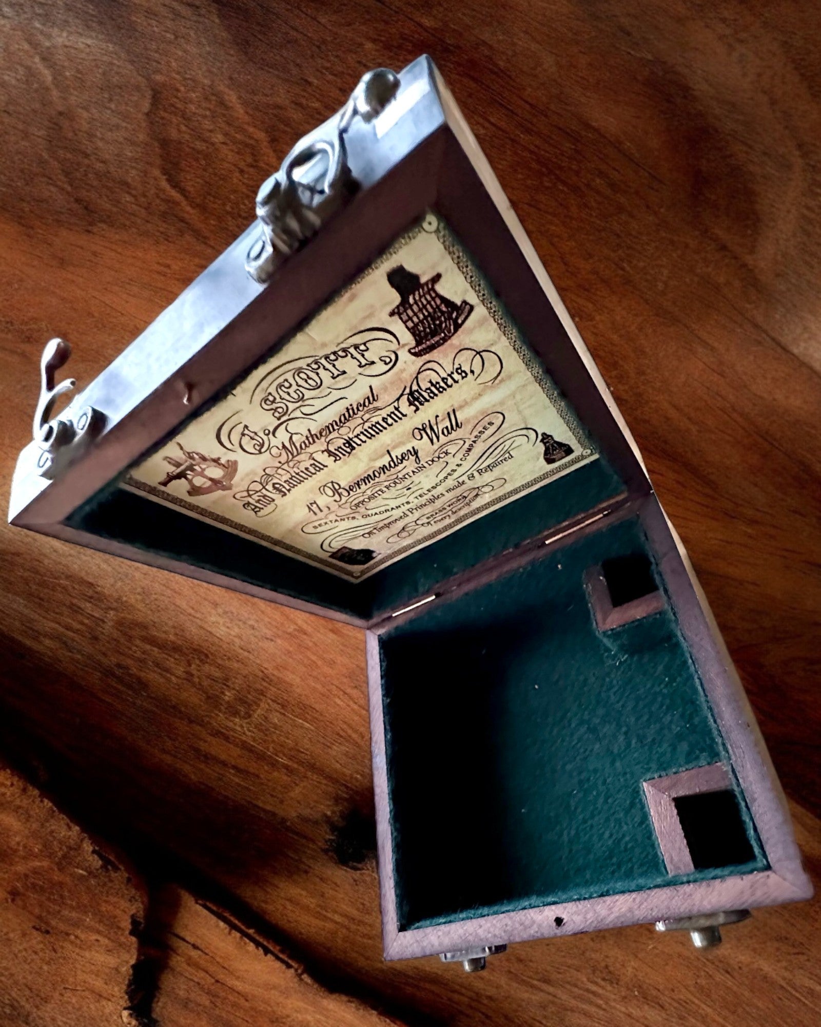 Stor Treboks for Sekstant eller Premium Kompass "Mariner's Legacy" med Mulighet for Gravering