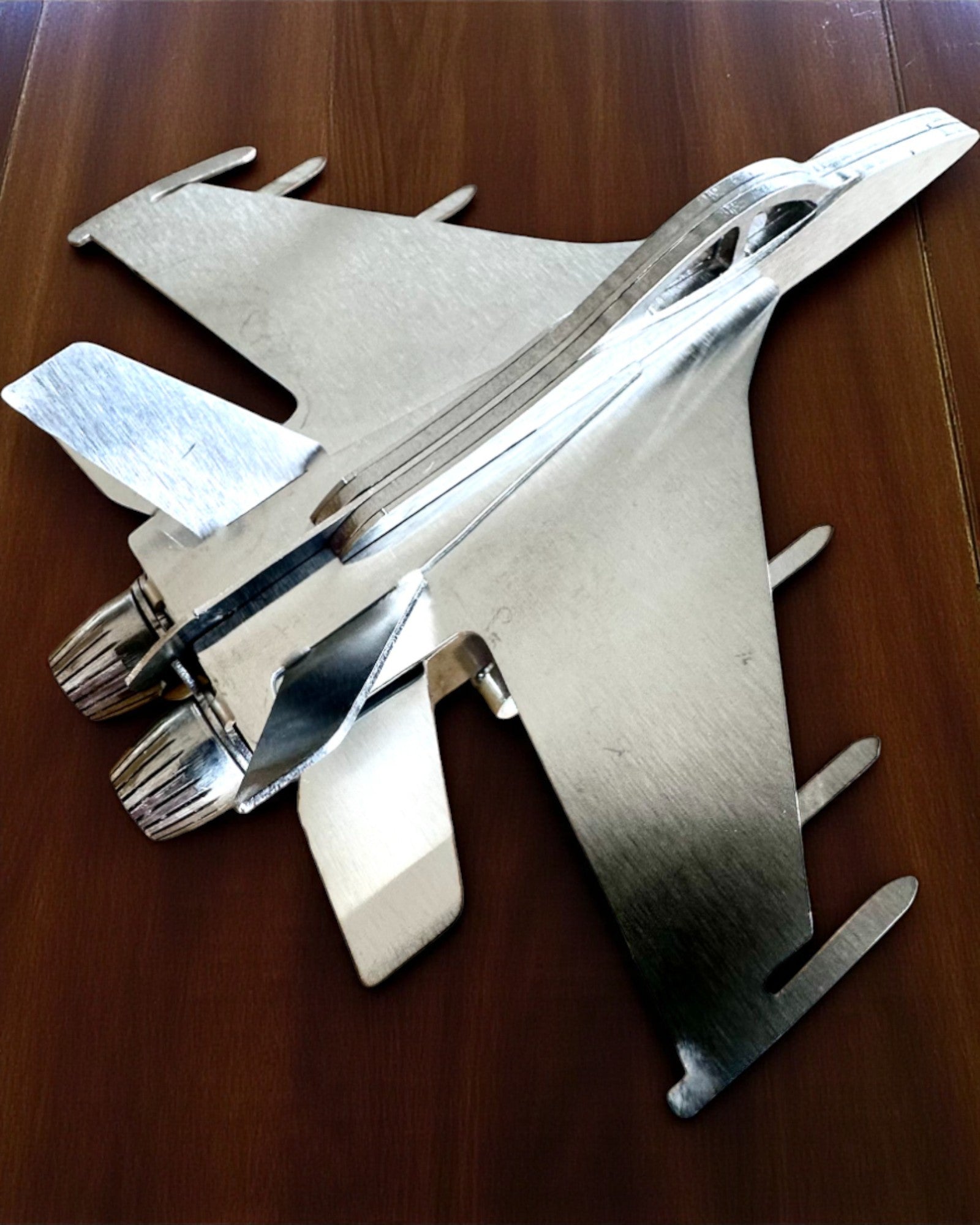 Metallmodell av jagerflyet «SkyRaptor» – rustfritt stål, personlig gravering som gave