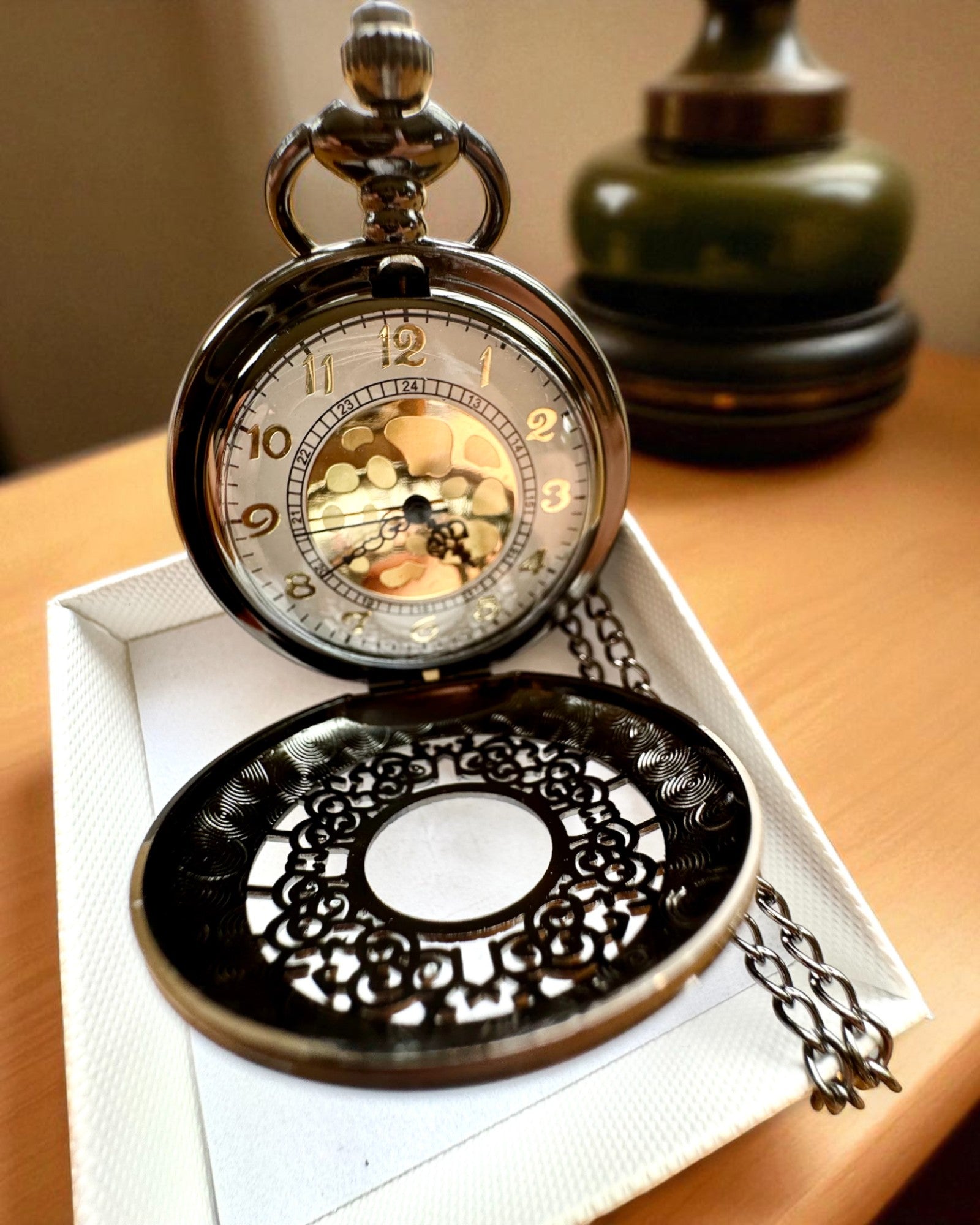Svart Lommeur „Midnight Elegance”, personalisering som gave med gravering