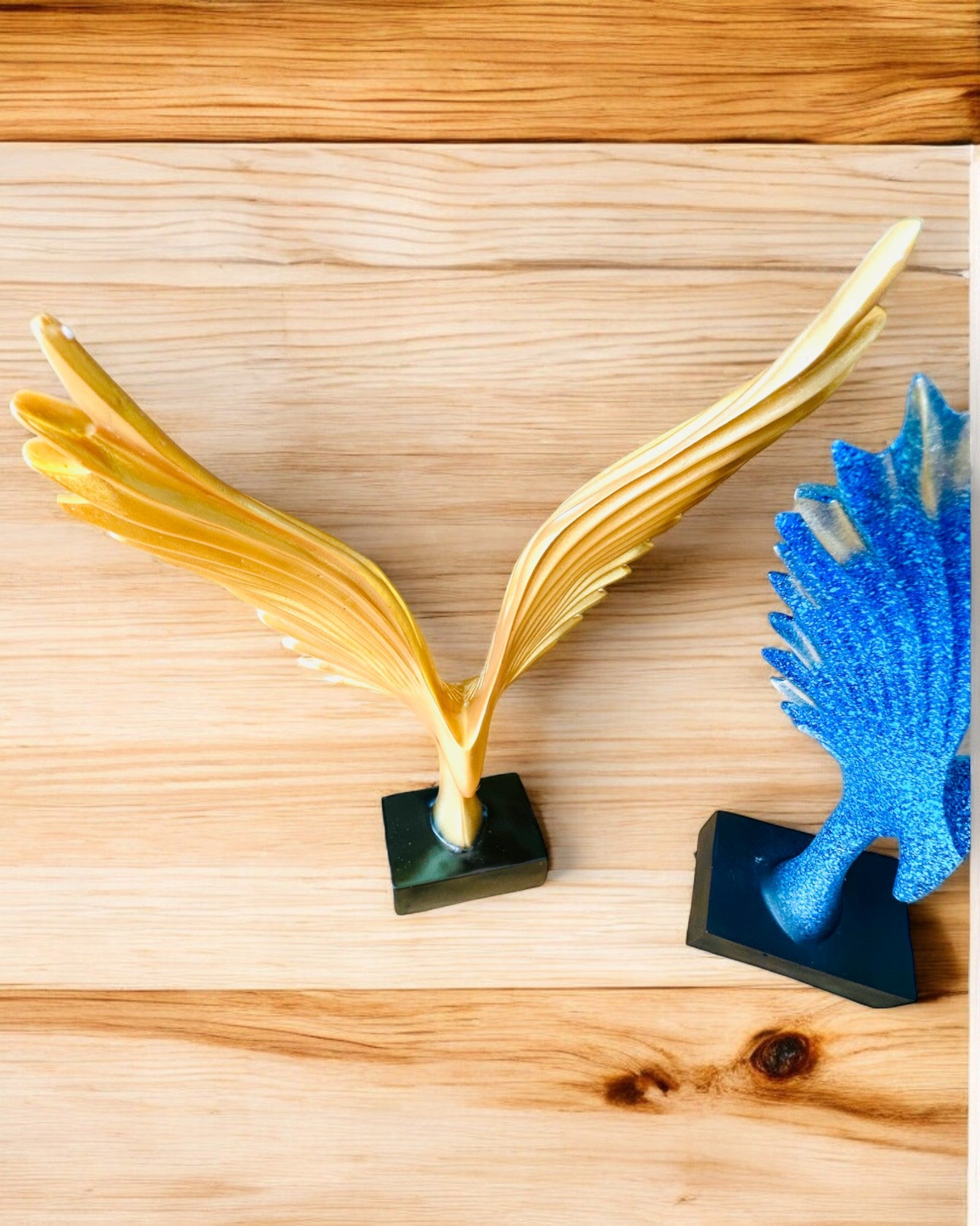 Elegant Englevingefigur 33 cm høy – "Skriftens Voktere", mulighet for personlig gravering som gave, personalisering, 3 fargevarianter