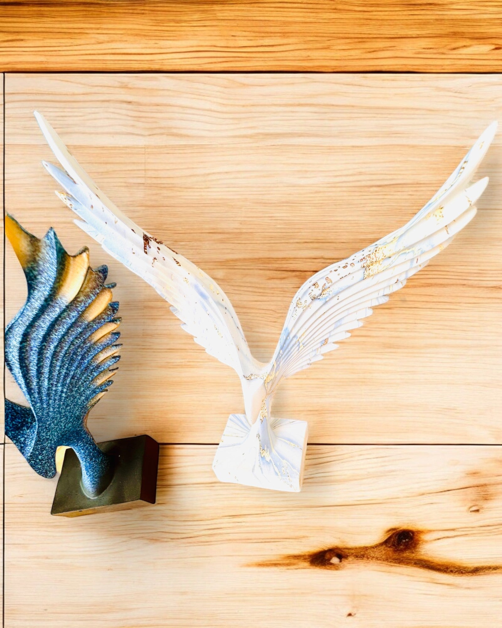 Elegant Englevingefigur 33 cm høy – "Skriftens Voktere", mulighet for personlig gravering som gave, personalisering, 3 fargevarianter