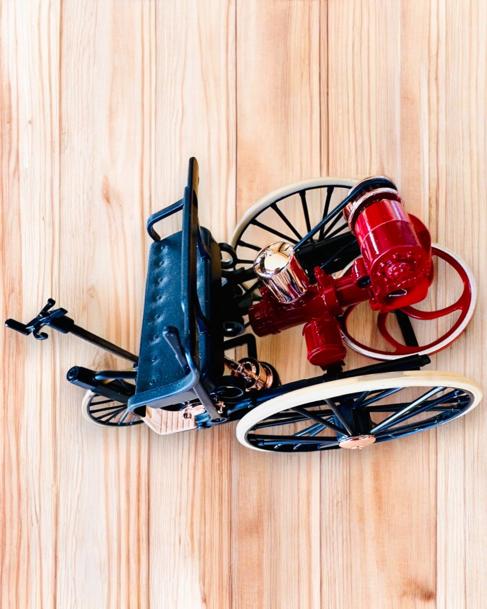 Retro Trehjuling Benz Patent-Motorwagen - Samlermodell, personalisering med gravering som gave