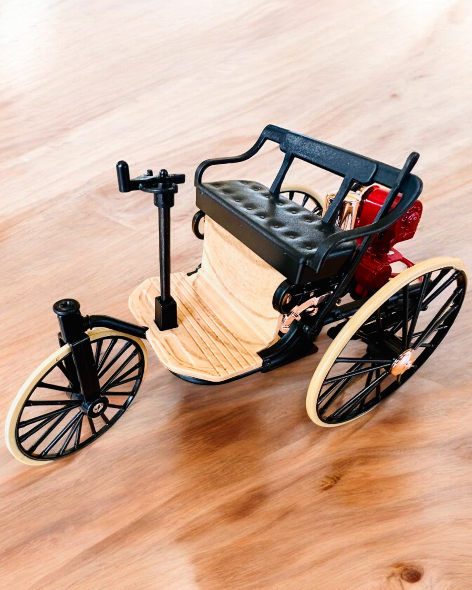 Retro Trehjuling Benz Patent-Motorwagen - Samlermodell, personalisering med gravering som gave