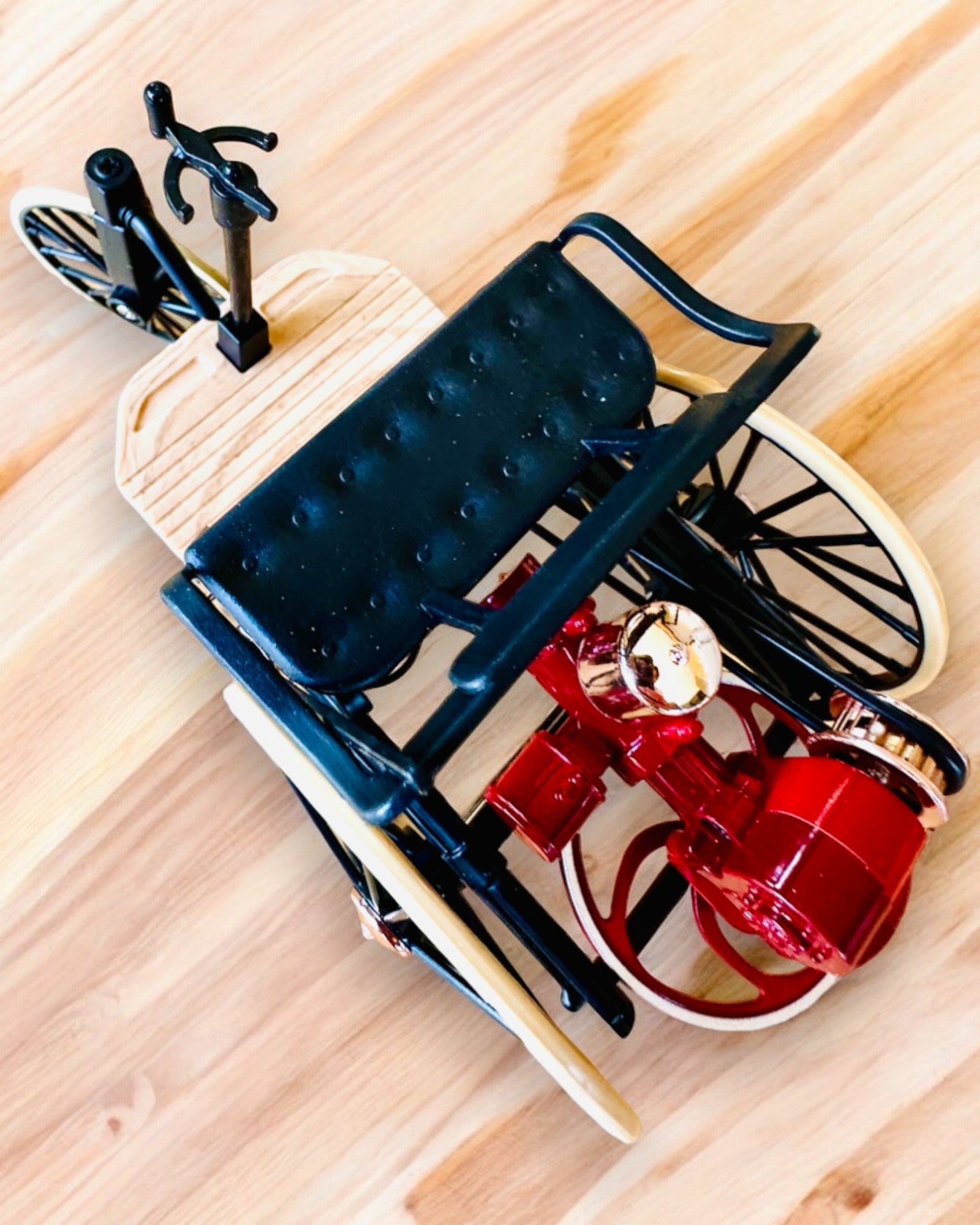 Retro Trehjuling Benz Patent-Motorwagen - Samlermodell, personalisering med gravering som gave