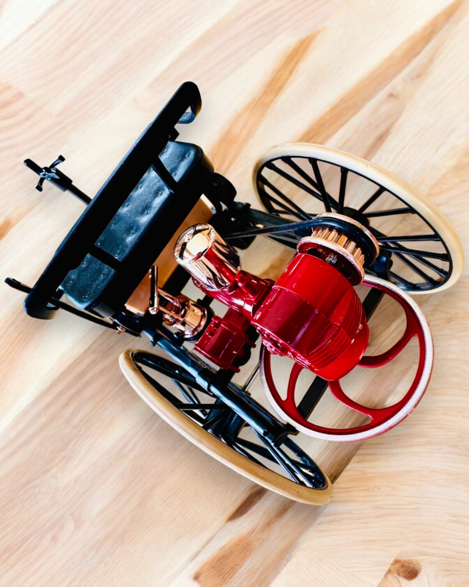 Retro Trehjuling Benz Patent-Motorwagen - Samlermodell, personalisering med gravering som gave