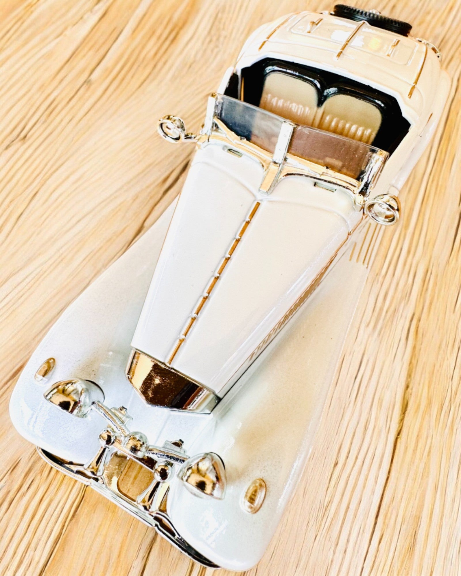 Miniatyrmodell av klassiske retrobiler - mulighet for personalisering som gave med gravering, 3 varianter å velge mellom