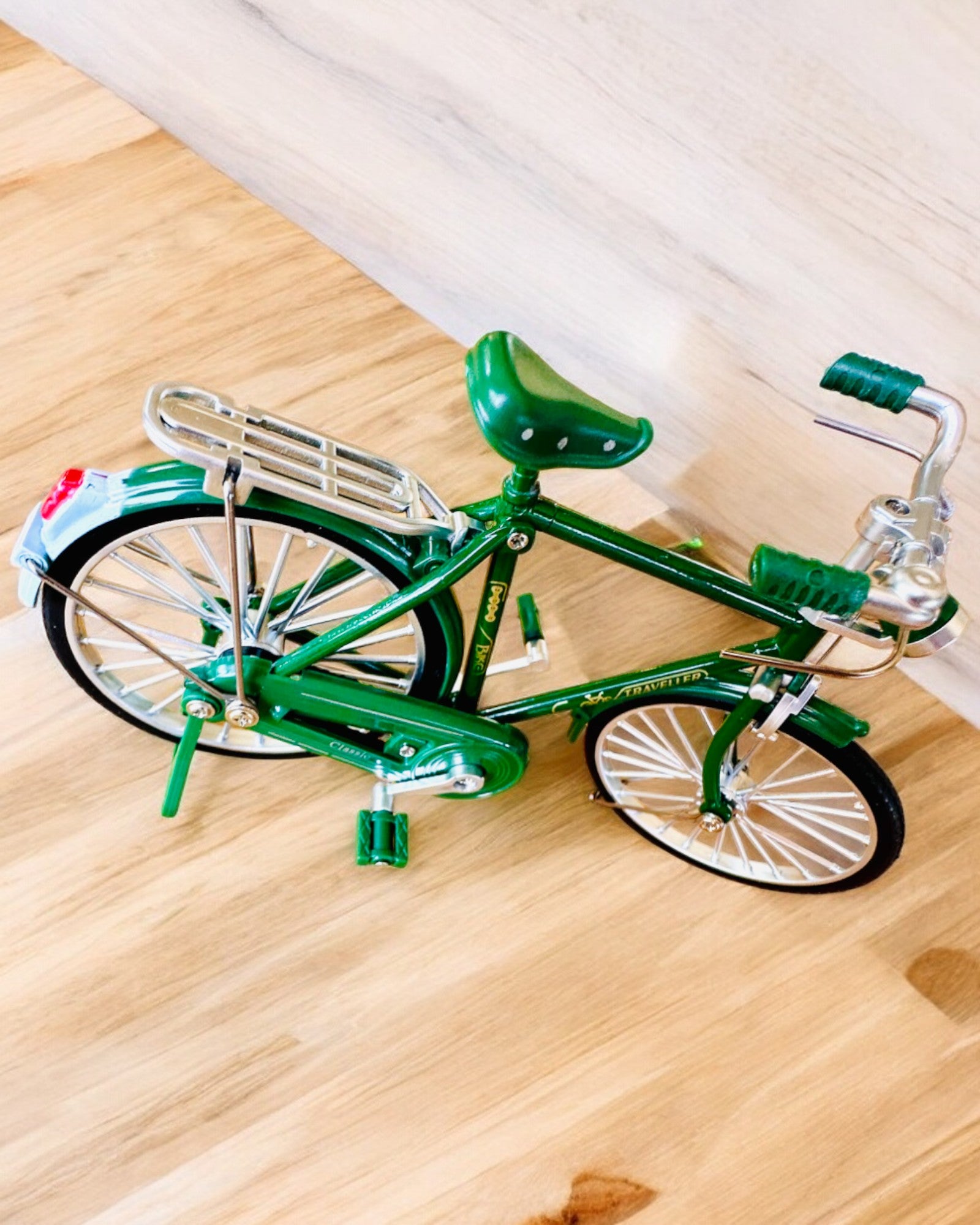 Modell av sykkel "Retro Classic" - Miniatyr med gravering, ideell som gave