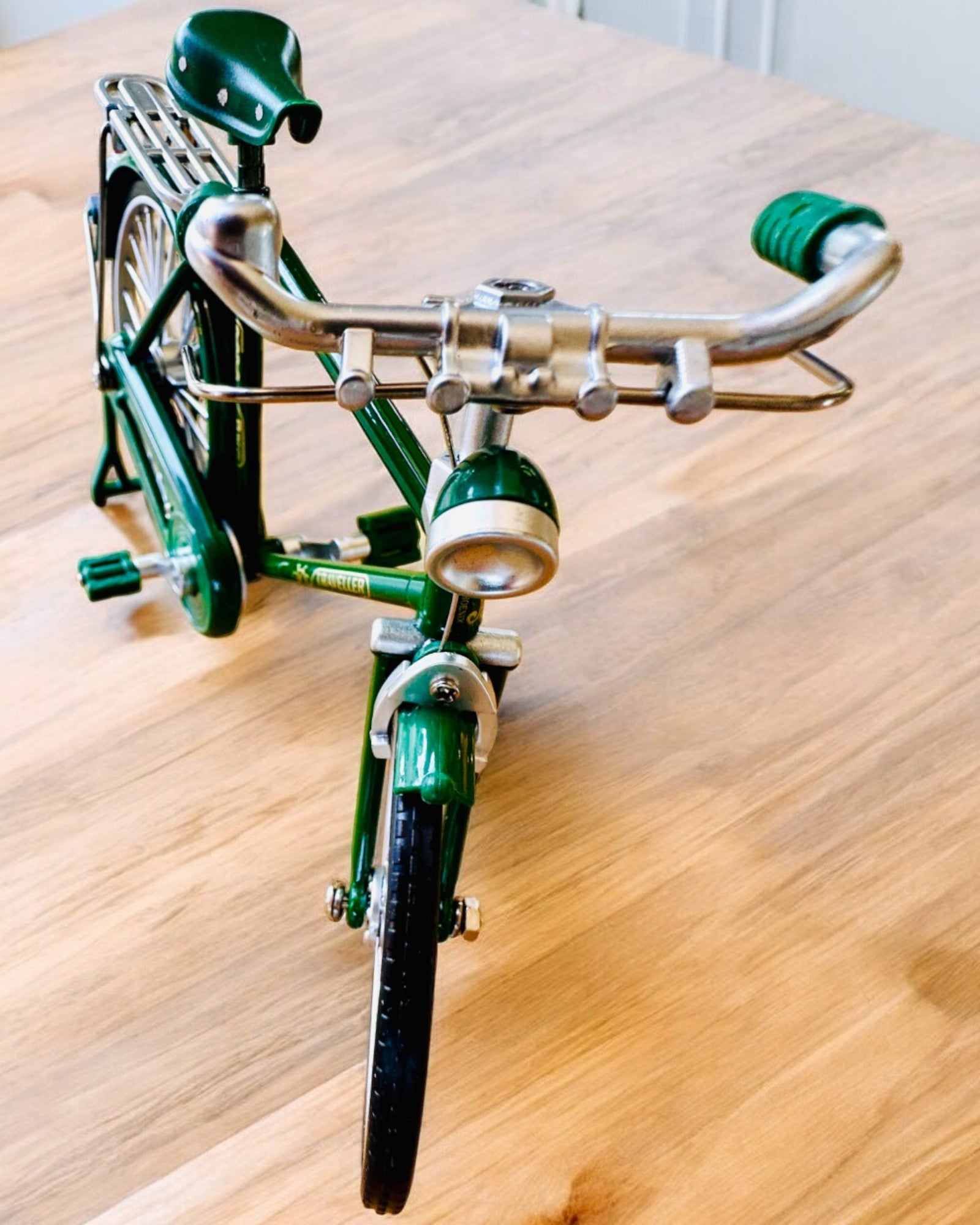 Modell av sykkel "Retro Classic" - Miniatyr med gravering, ideell som gave