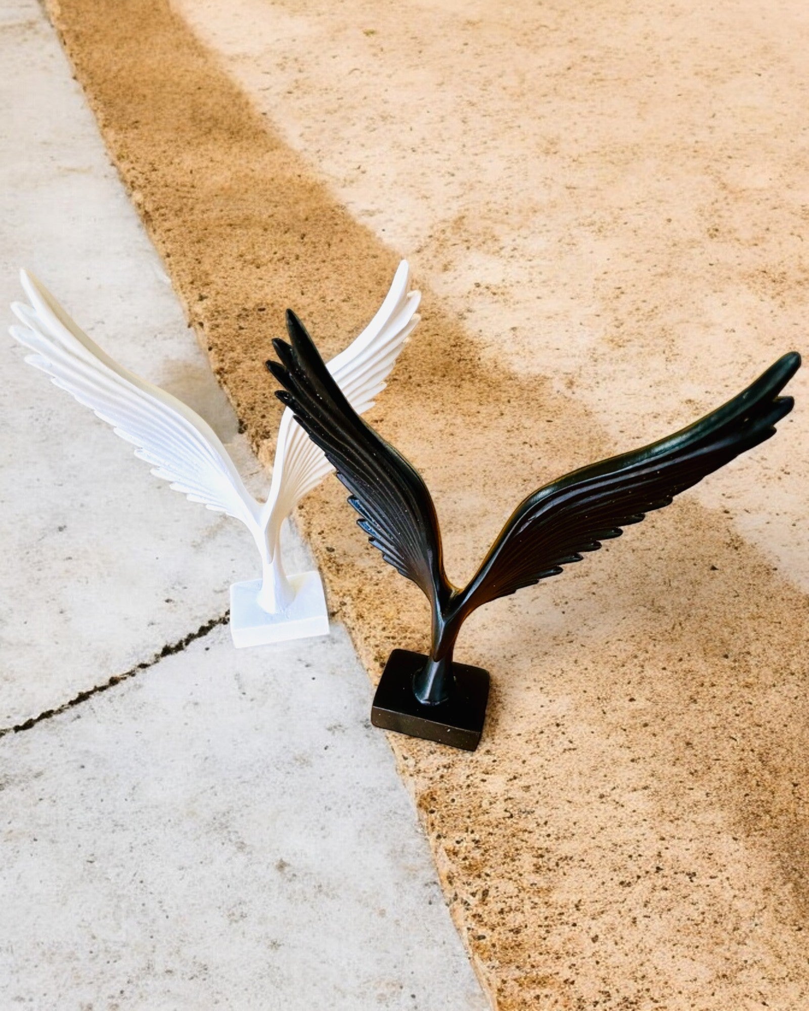 Elegant Englevingefigur 15 cm høy – "Skrømtens Voktere", mulighet for personlig gravering som gave, personalisering, 2 fargevarianter