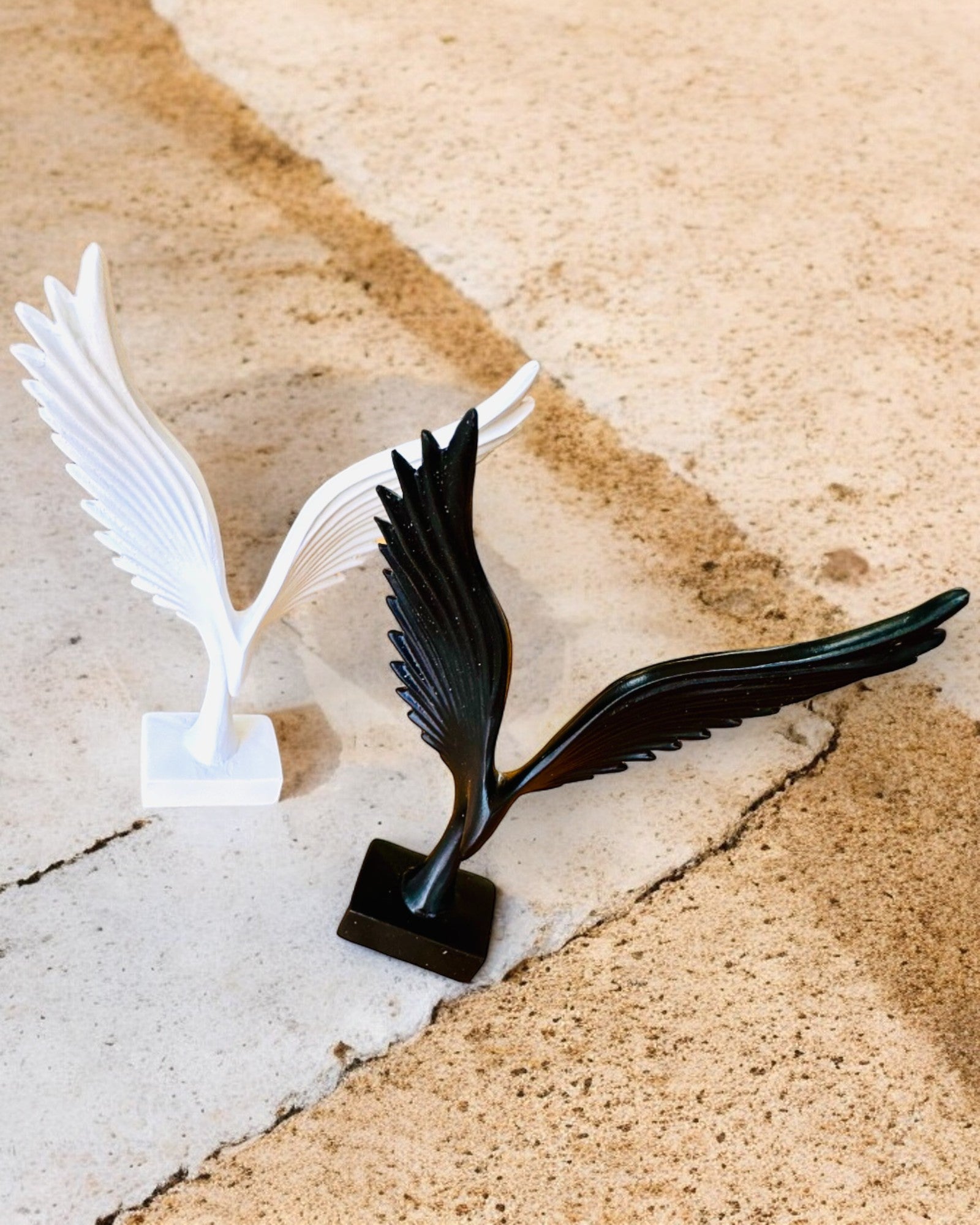 Elegant Englevingefigur 15 cm høy – "Skrømtens Voktere", mulighet for personlig gravering som gave, personalisering, 2 fargevarianter