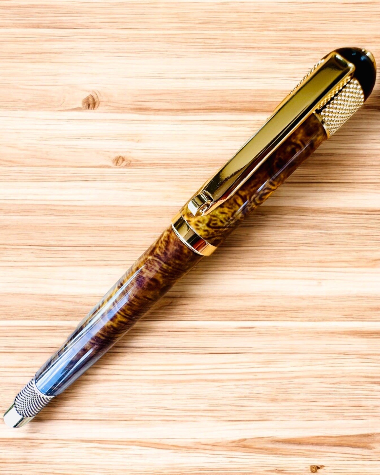 Elegant "Majestic" penn med mulighet for personalisering som gave, 2 fargevarianter å velge mellom