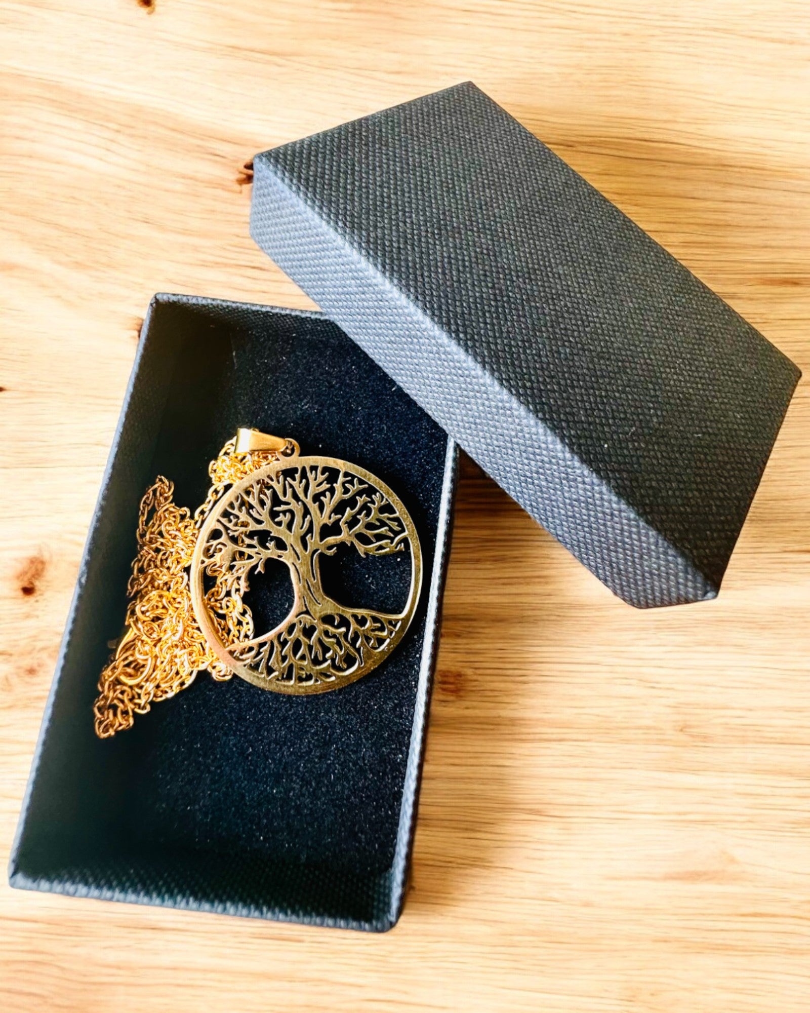 Halskjede "Livets Tre" i Rustfritt Stål - personalisering med gravering, 2 fargevarianter