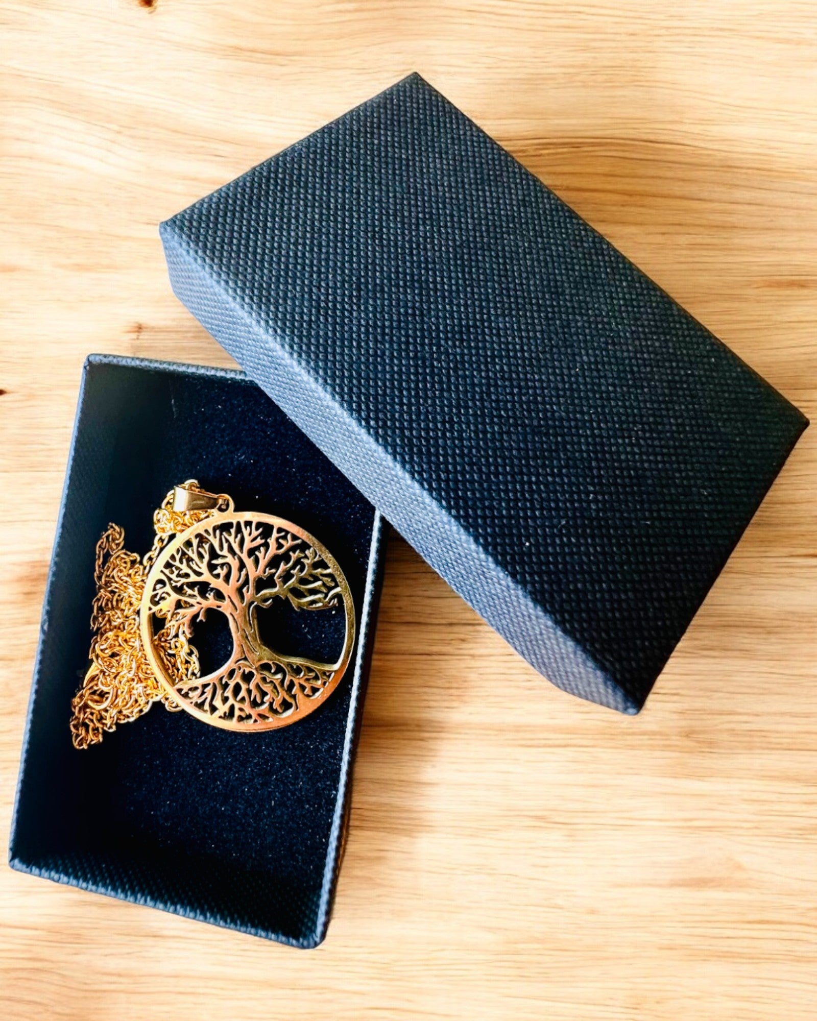 Halskjede "Livets Tre" i Rustfritt Stål - personalisering med gravering, 2 fargevarianter