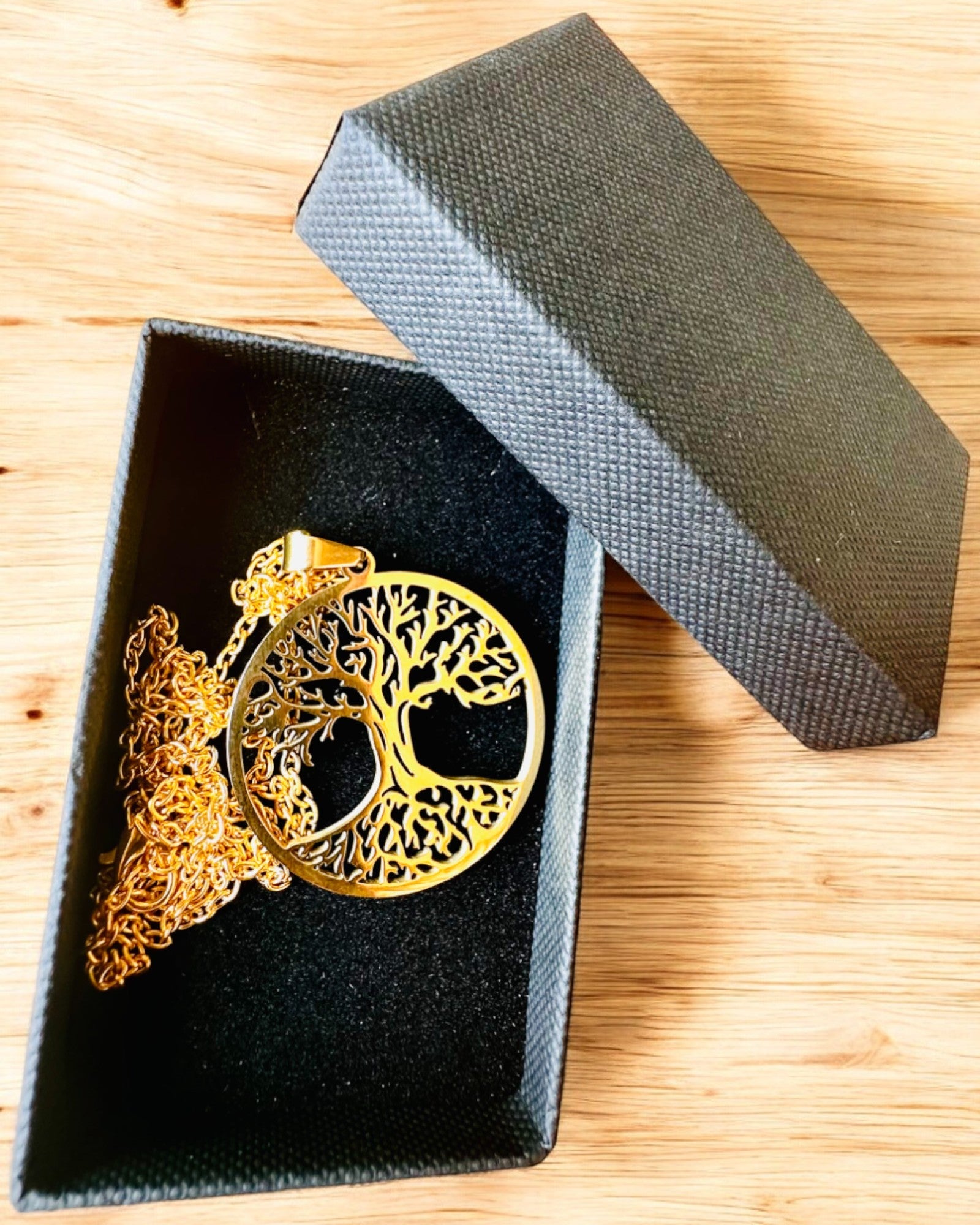 Halskjede "Livets Tre" i Rustfritt Stål - personalisering med gravering, 2 fargevarianter