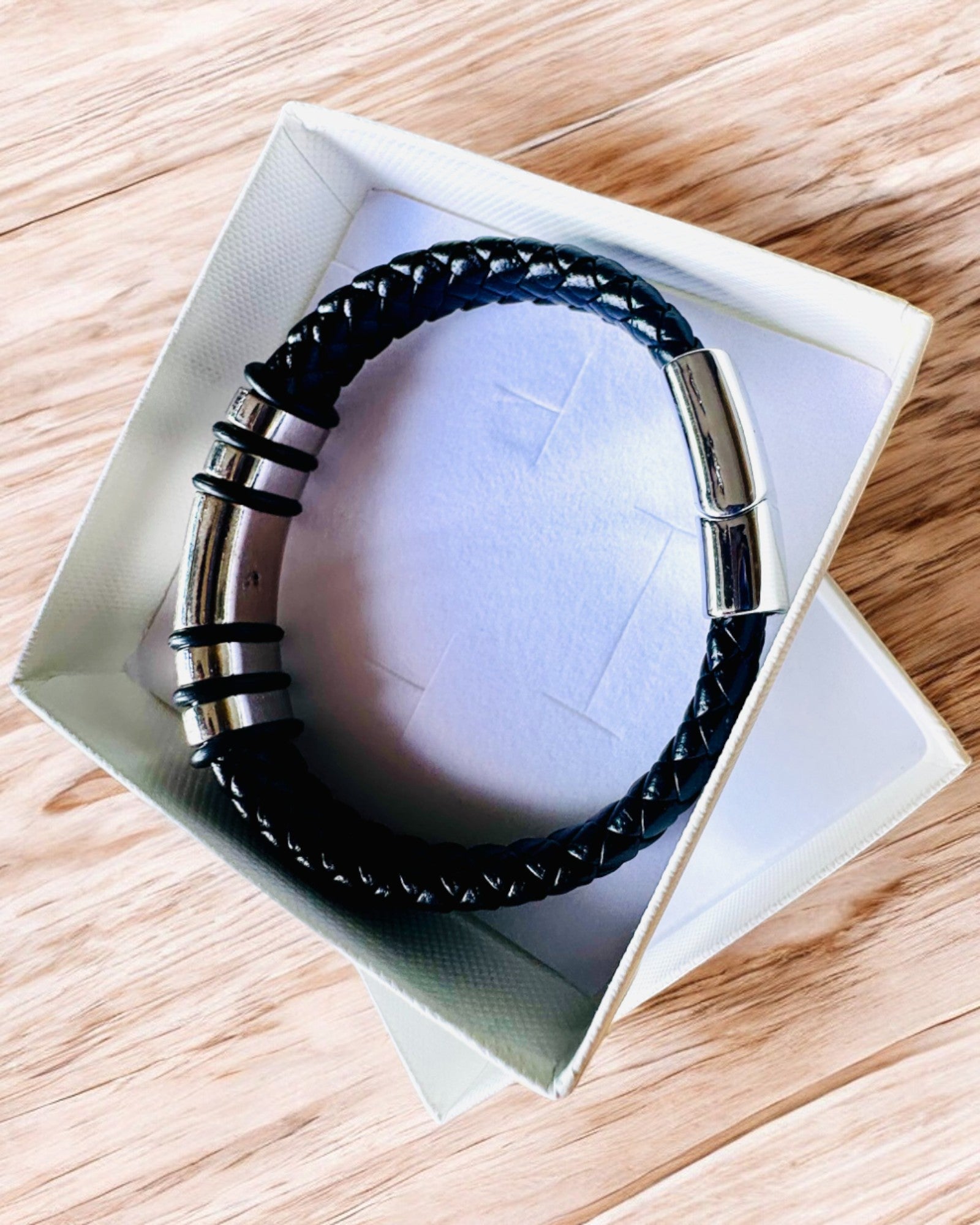 Moderne Hip Hop Armbånd for Menn med Tilpasset Gravering og Magnetisk Lås – Velg Stil med Sølv- eller Gullaksenter, 22cm PU Skinn