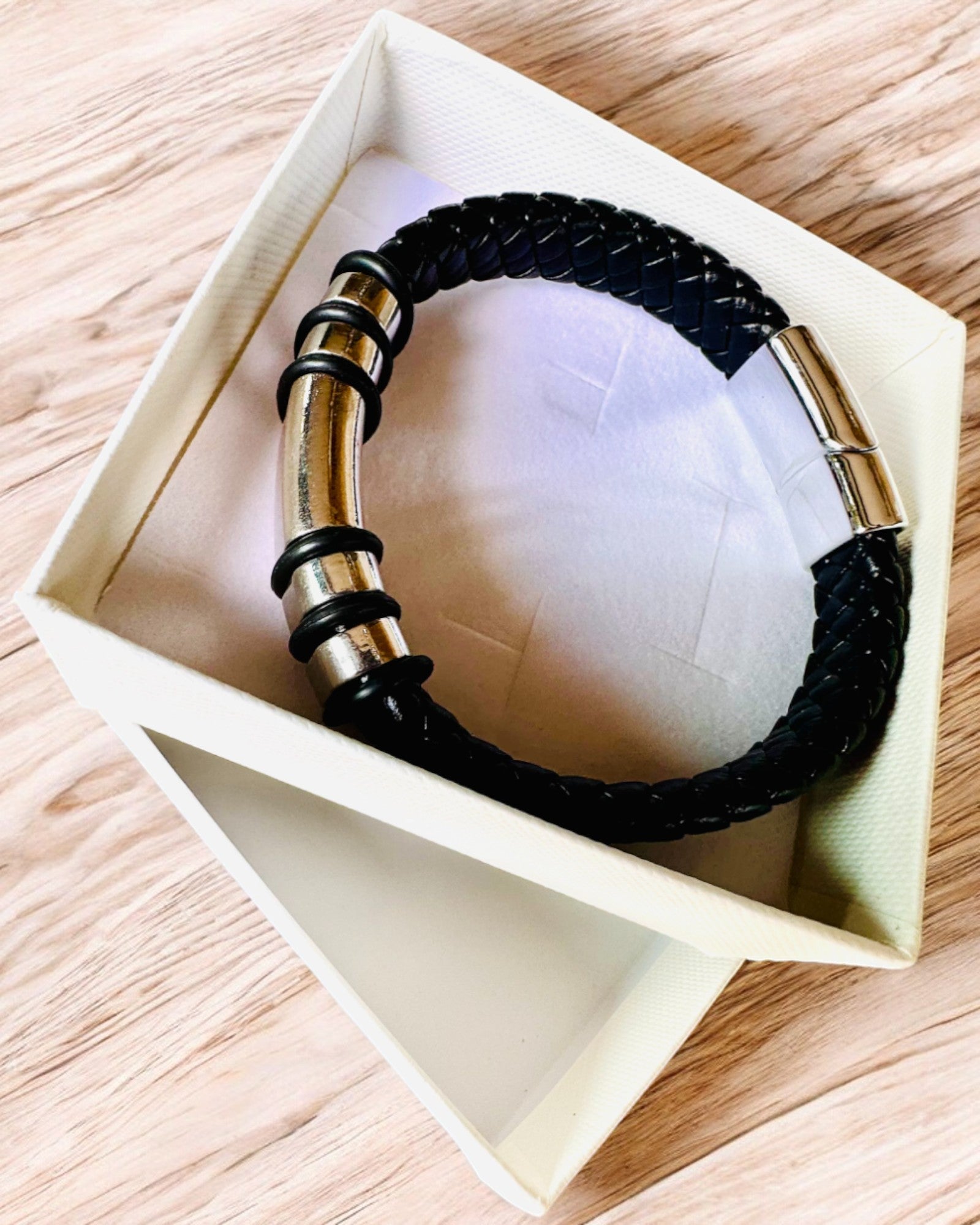 Moderne Hip Hop Armbånd for Menn med Tilpasset Gravering og Magnetisk Lås – Velg Stil med Sølv- eller Gullaksenter, 22cm PU Skinn