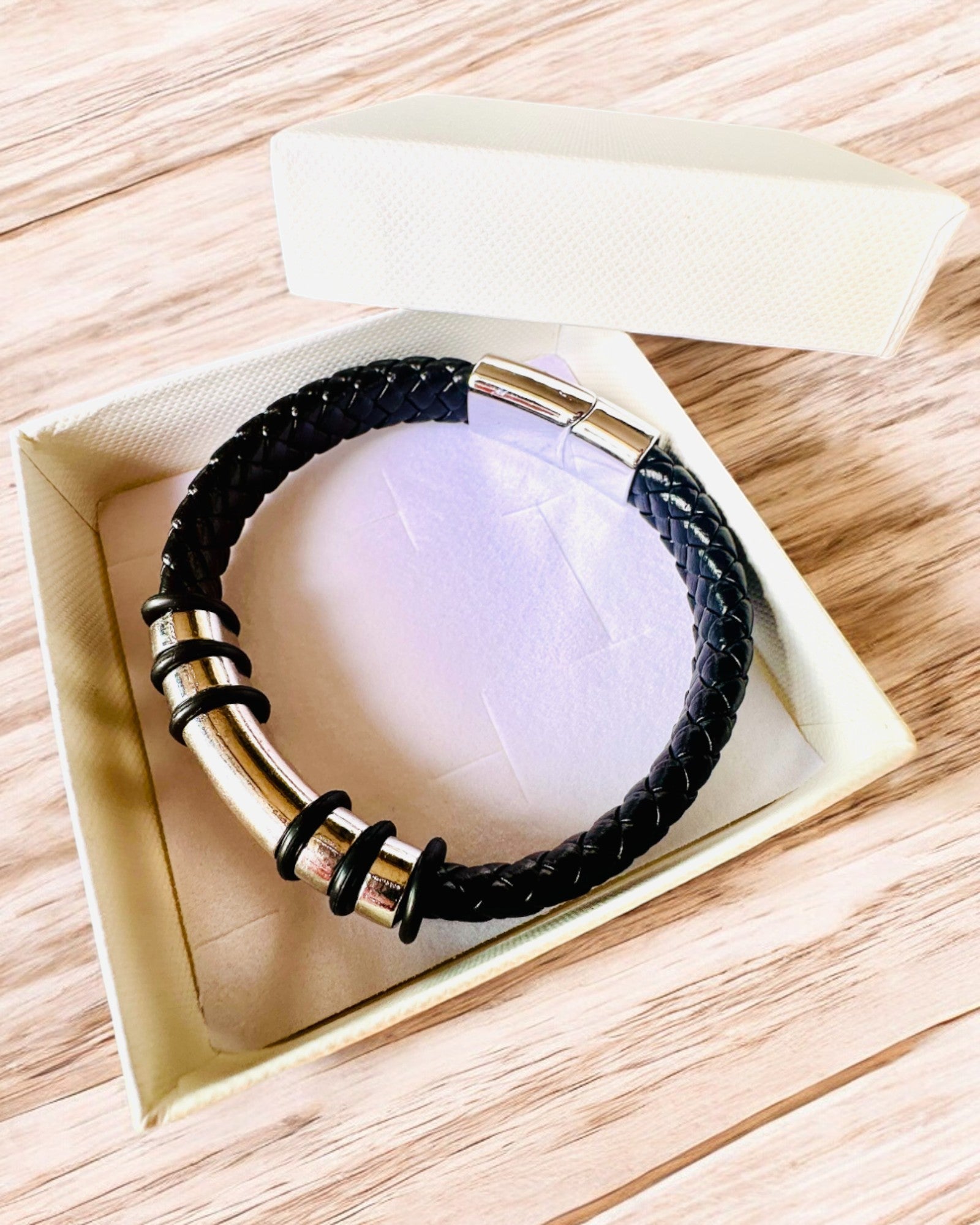 Moderne Hip Hop Armbånd for Menn med Tilpasset Gravering og Magnetisk Lås – Velg Stil med Sølv- eller Gullaksenter, 22cm PU Skinn