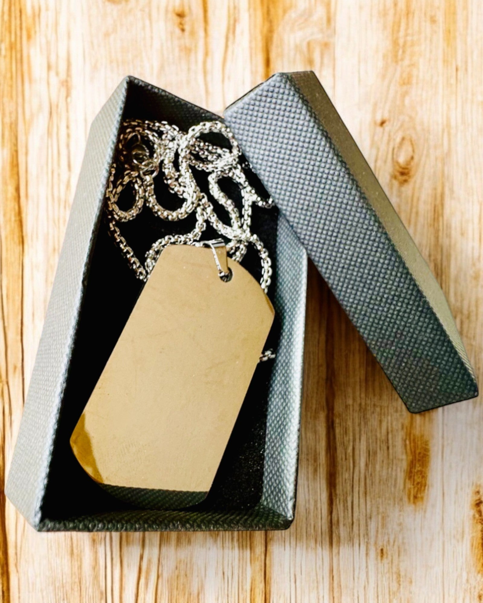 Dog Tag Halskjede "Tre Nyanser av Stil" - ID-brikke - Elegant Anheng i Rustfritt Stål med Gravering Alternativ