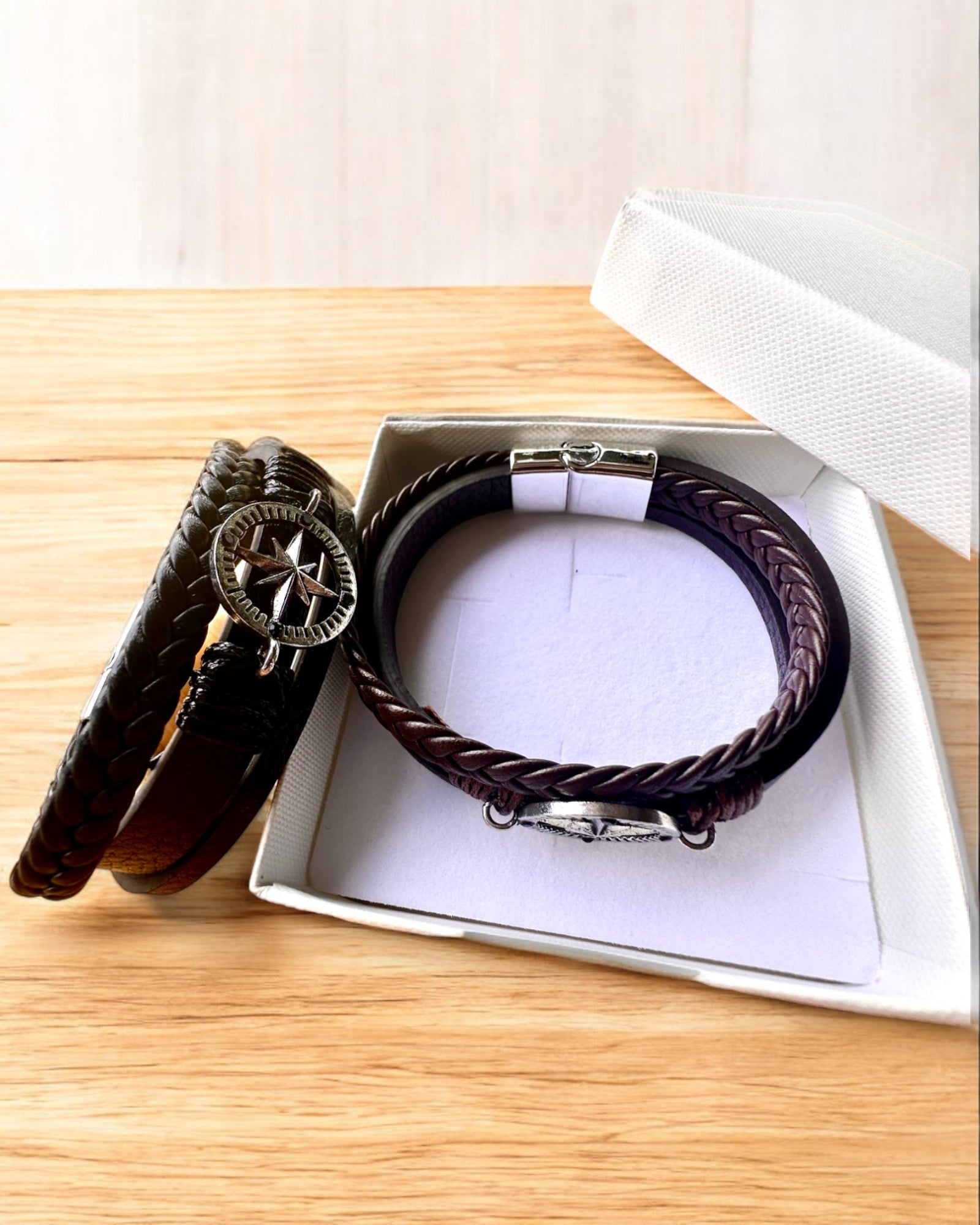 Armbånd "Compass Adventure" - mulighet for personlig gravering som gave, 2 fargevarianter å velge mellom