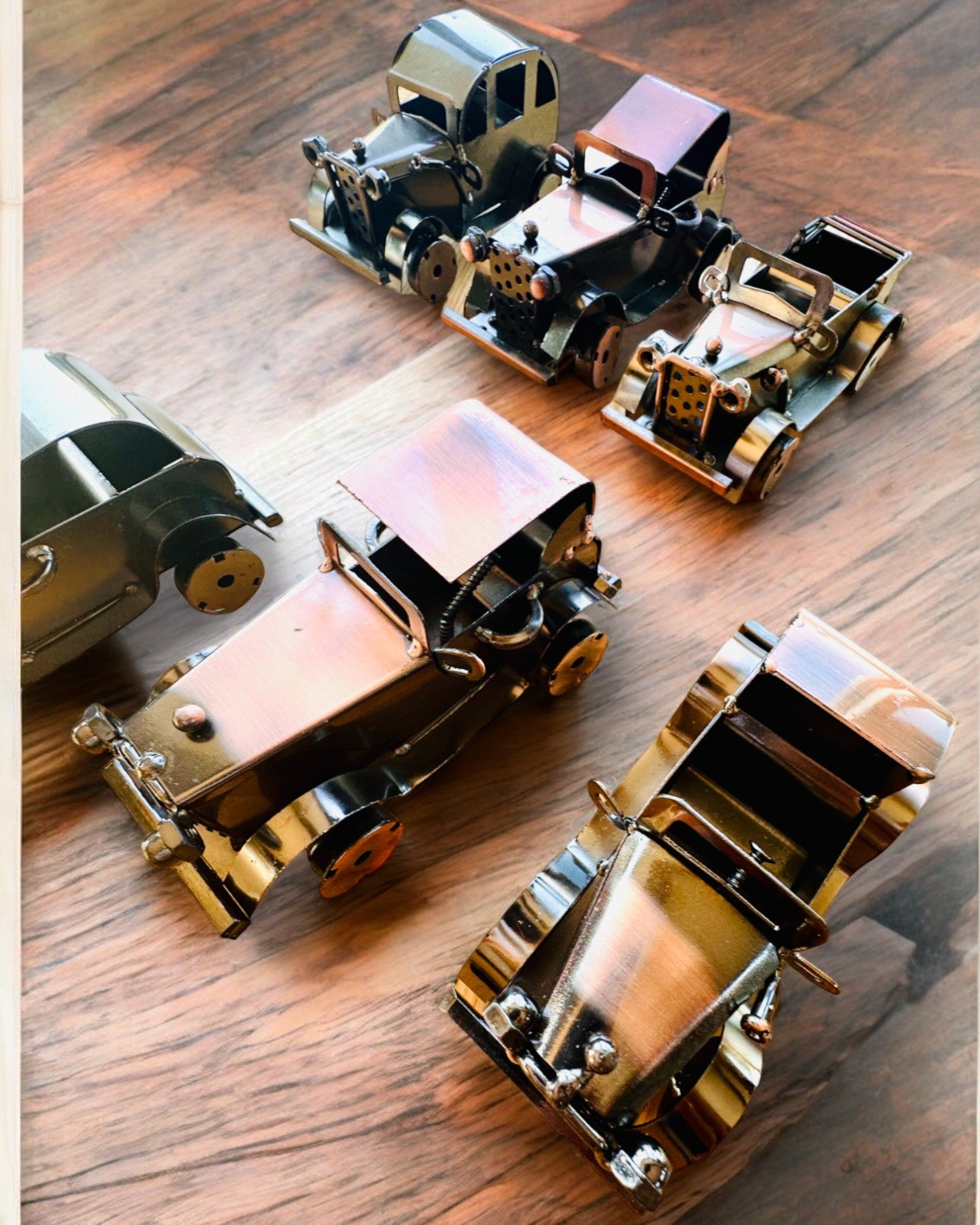 Retro klassisk bil, bil, laget av jern - "Vintage Drive"-kolleksjon, bilmodell, personalisering med gravering som gave