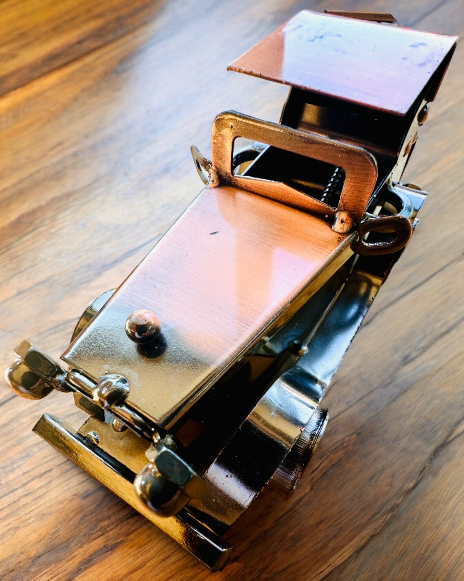 Retro klassisk bil, bil, laget av jern - "Vintage Drive"-kolleksjon, bilmodell, personalisering med gravering som gave