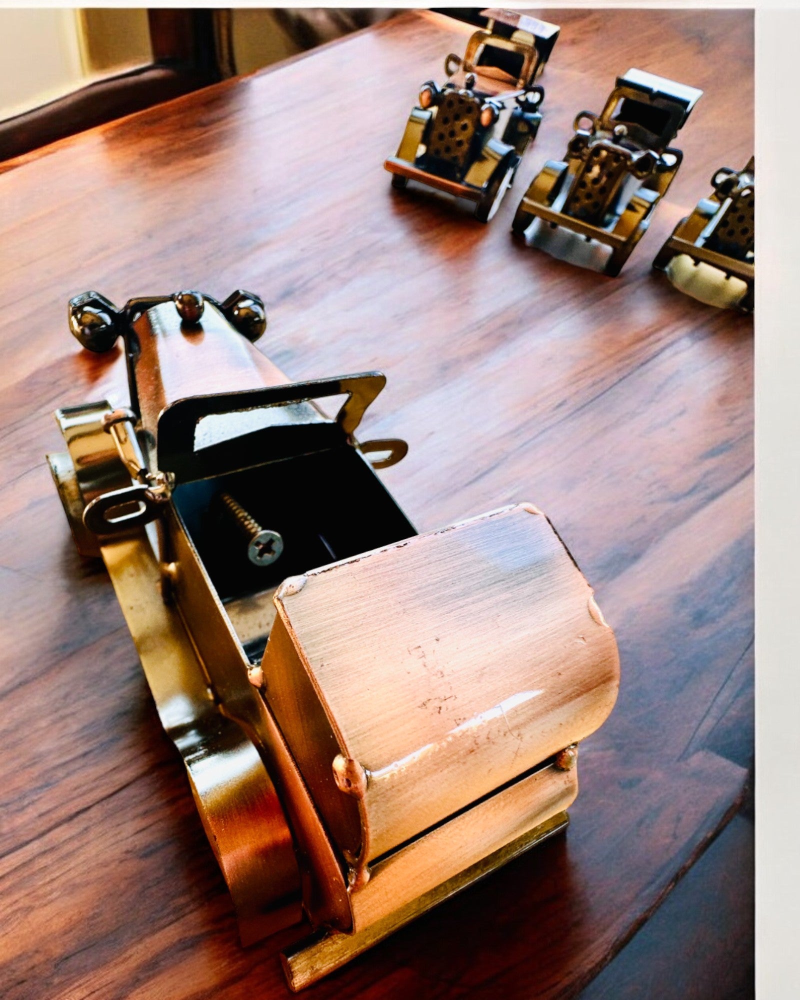 Retro klassisk bil, bil, laget av jern - "Vintage Drive"-kolleksjon, bilmodell, personalisering med gravering som gave