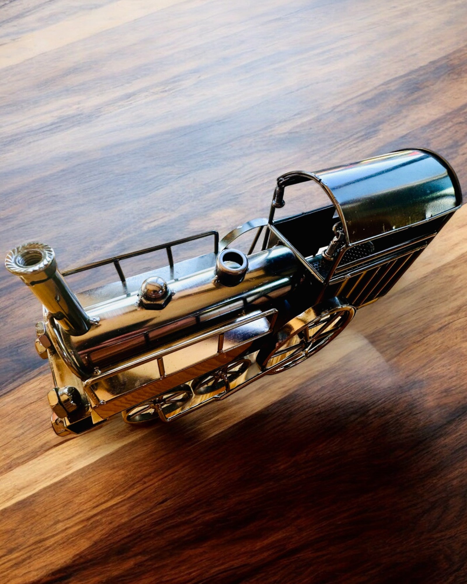 Lokomotiv av jern "Retro Express" – dekorasjon, modell, håndlaget med mulighet for gravering som gave