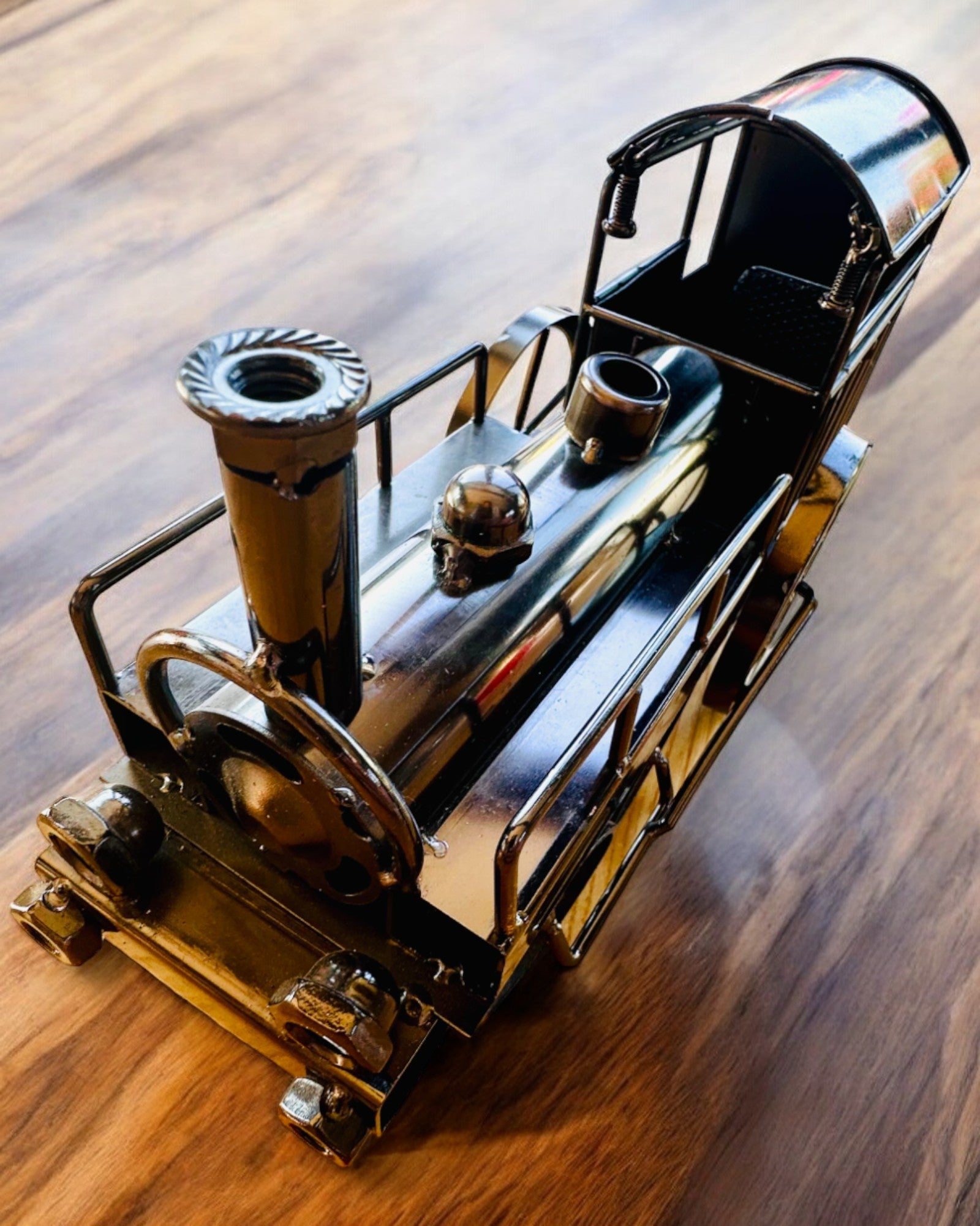 Lokomotiv av jern "Retro Express" – dekorasjon, modell, håndlaget med mulighet for gravering som gave