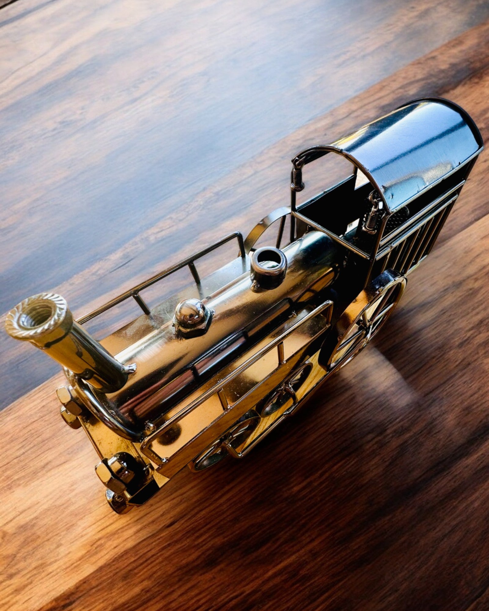 Lokomotiv av jern "Retro Express" – dekorasjon, modell, håndlaget med mulighet for gravering som gave