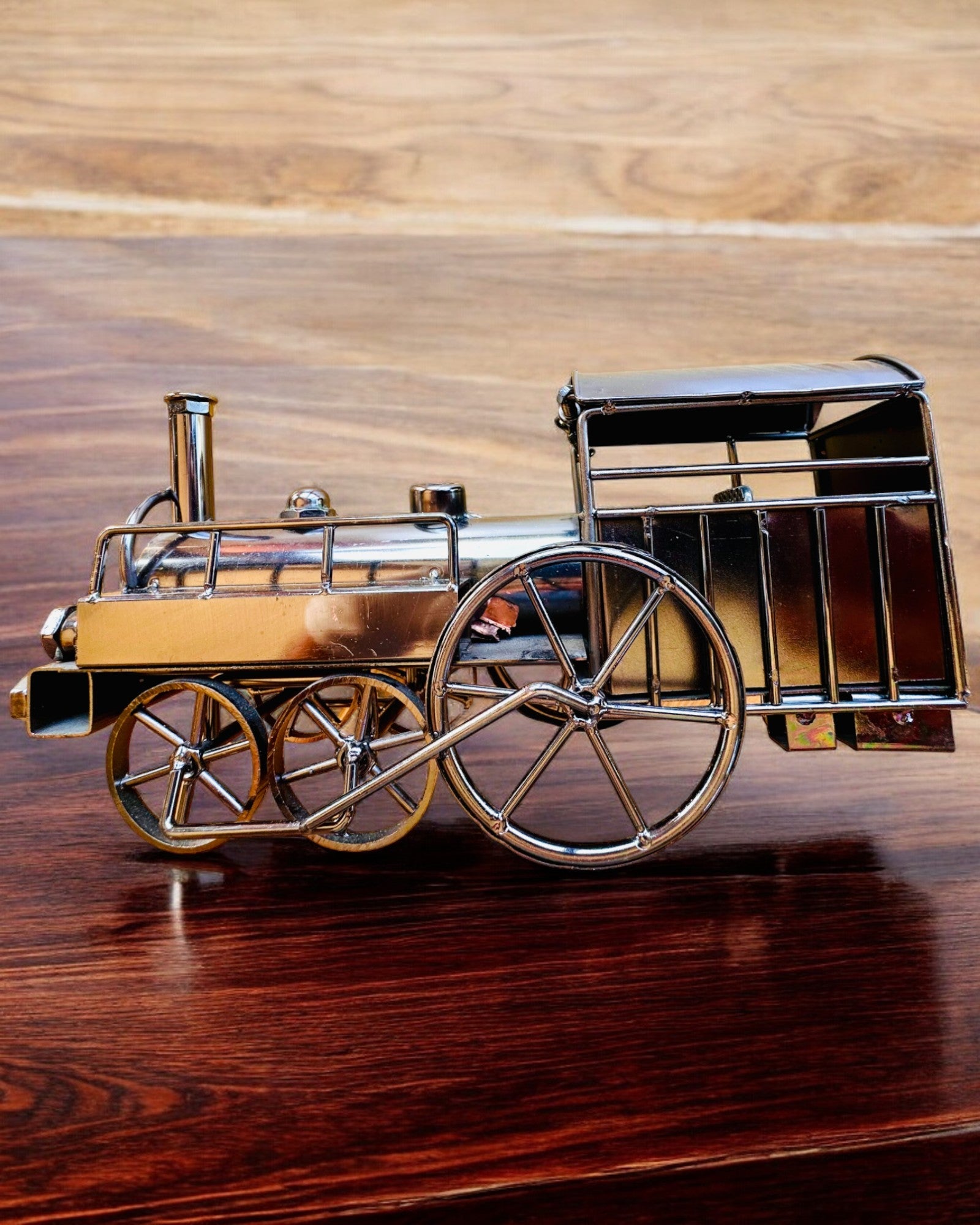 Lokomotiv av jern "Retro Express" – dekorasjon, modell, håndlaget med mulighet for gravering som gave