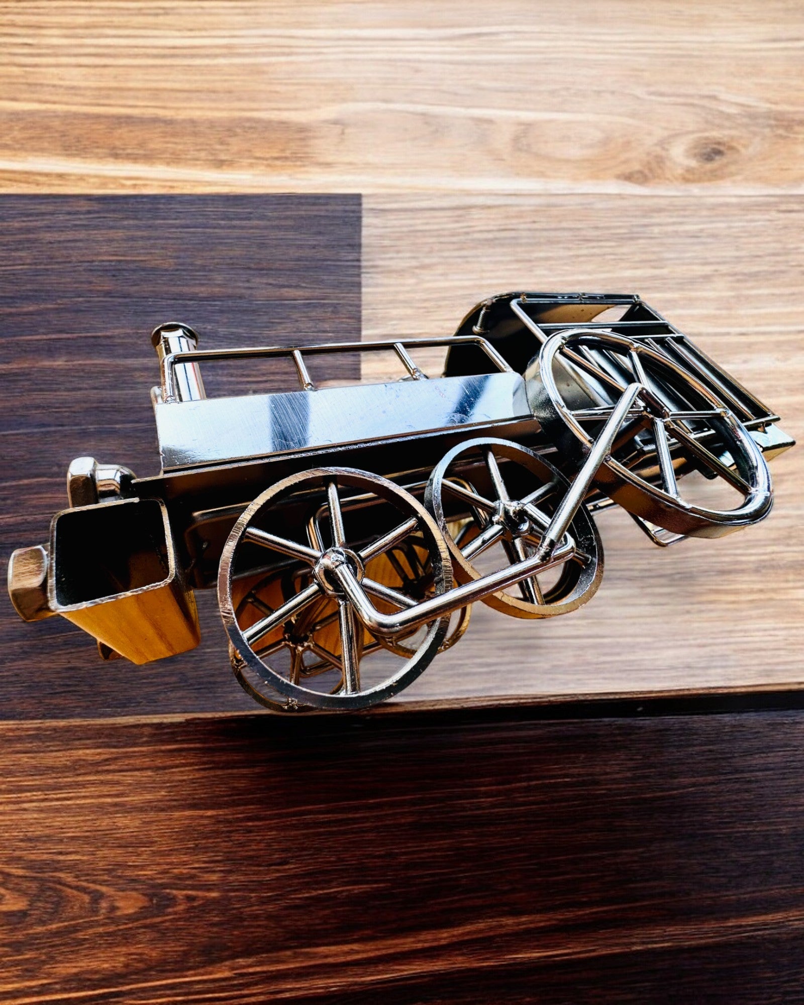 Lokomotiv av jern "Retro Express" – dekorasjon, modell, håndlaget med mulighet for gravering som gave