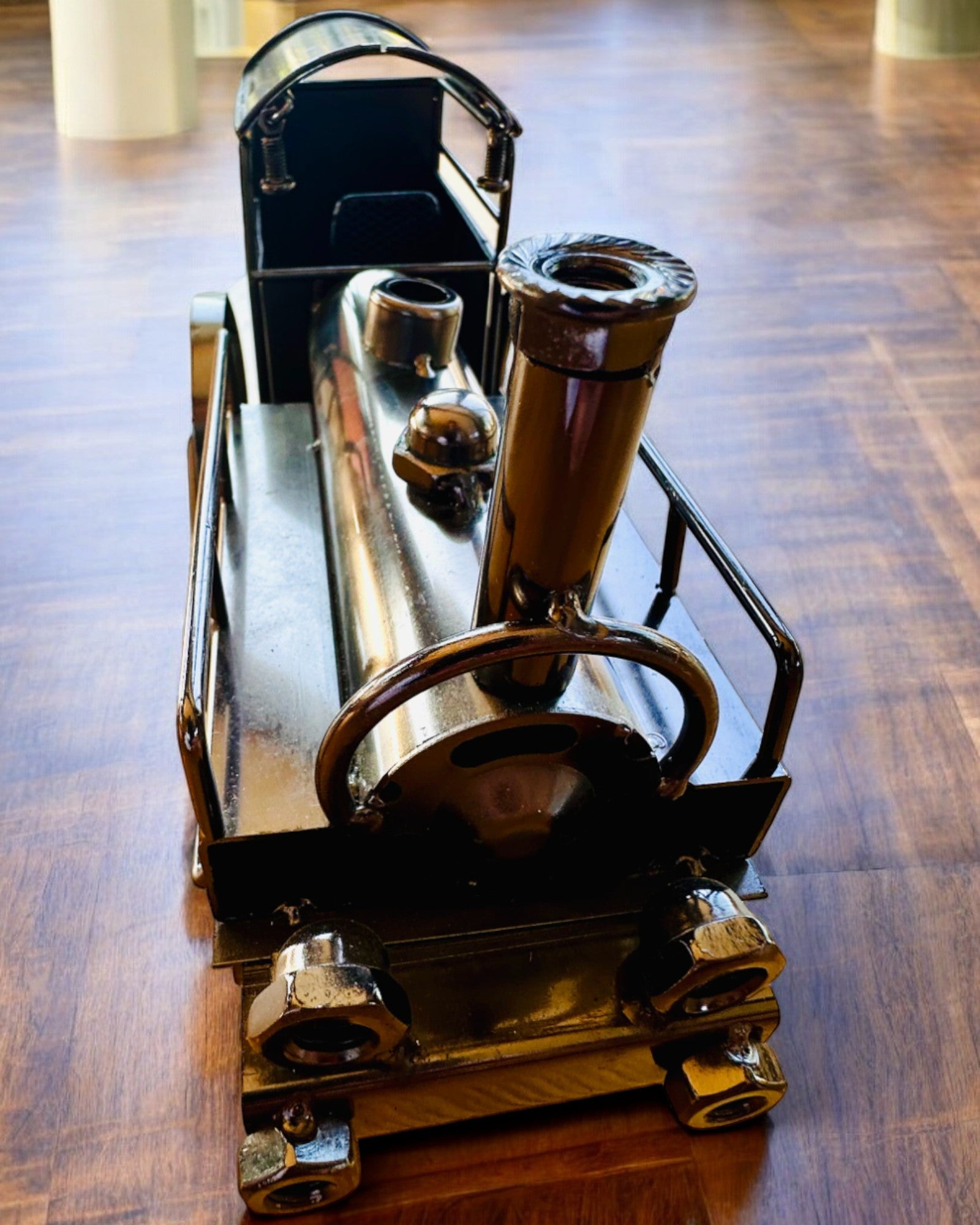 Lokomotiv av jern "Retro Express" – dekorasjon, modell, håndlaget med mulighet for gravering som gave