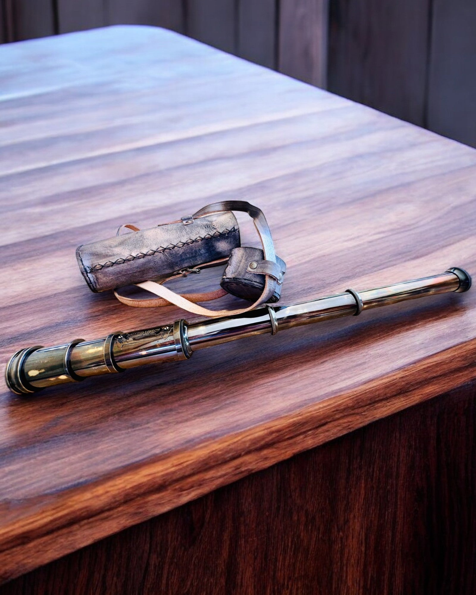 Premium Kikkert "Voyager" med Gravert Kikkert og Etui i Naturlig Skinn, mulighet for personlig gravering som gave