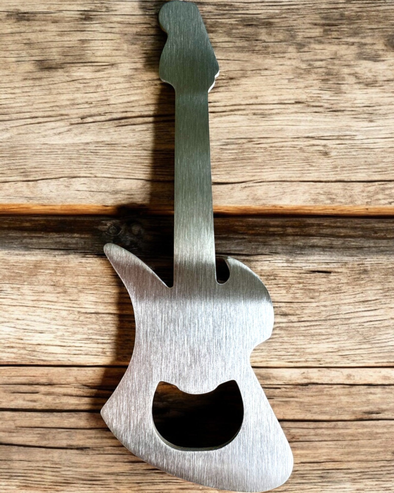 Flaskeåpner Gitar Rock'n'Open, 2 varianter, personalisering med gravering som gave