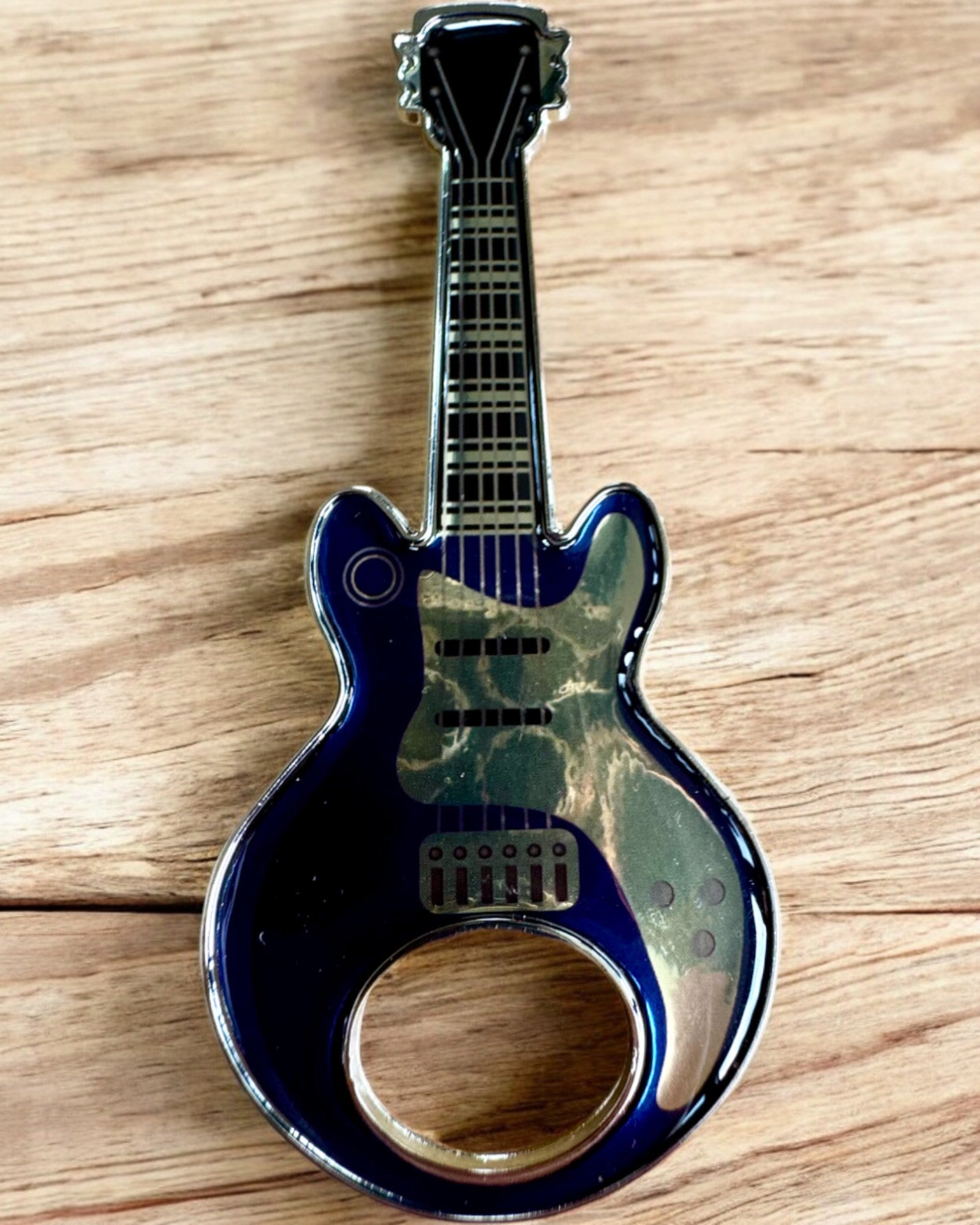 Flaskeåpner Gitar Rock'n'Open, 2 varianter, personalisering med gravering som gave