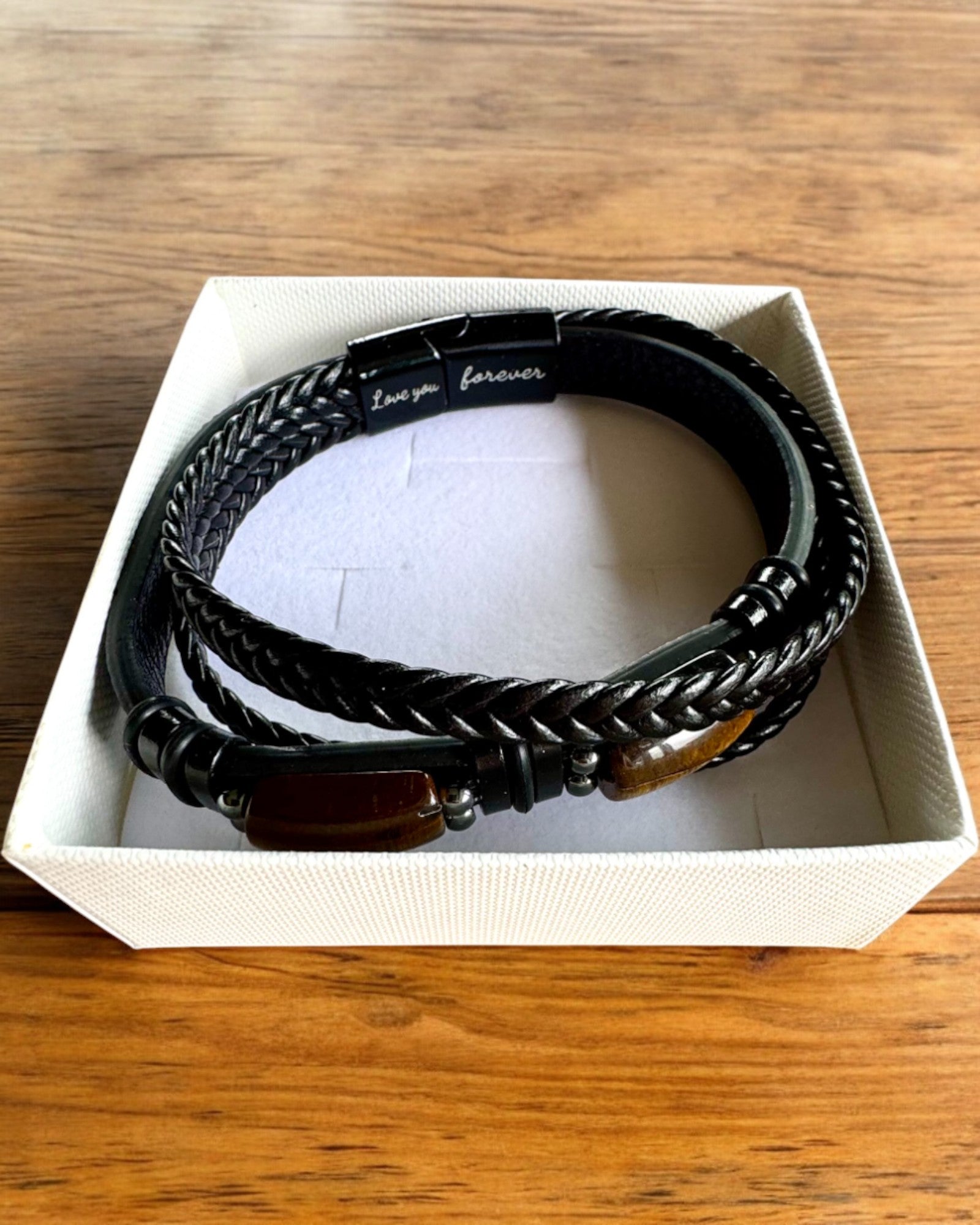 Herrearmbånd Magnetic Love – skinn med mulighet for personlig gravering som gave