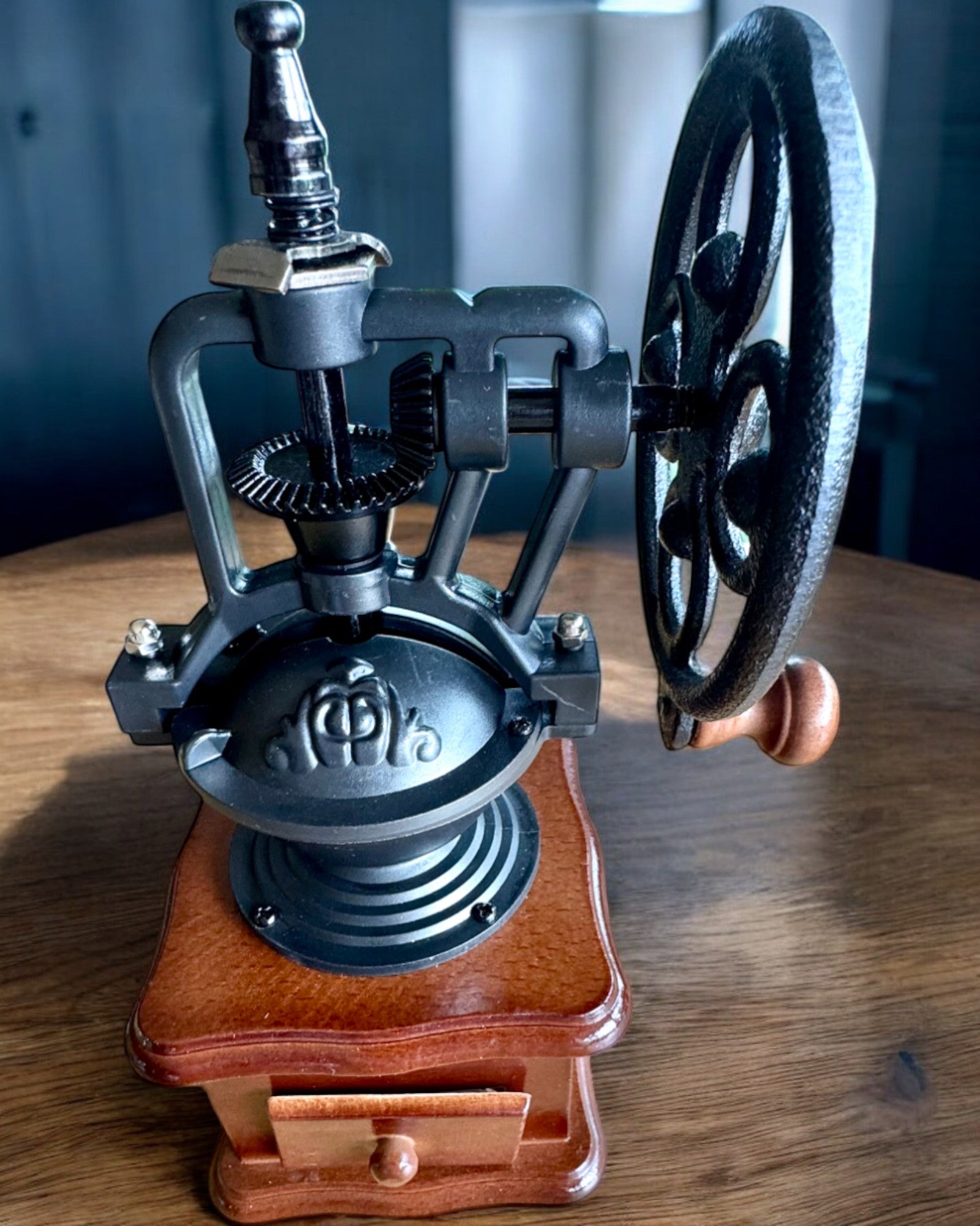 Retro kaffekvern "Vintage Café" 27 cm høy, med mulighet for tilpasning med gravering som gave