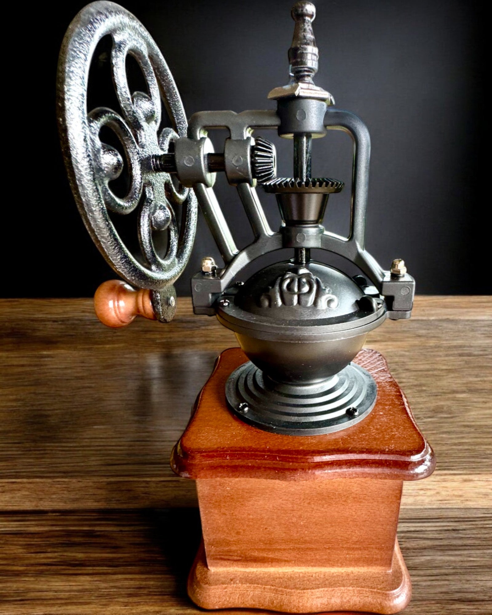 Retro kaffekvern "Vintage Café" 27 cm høy, med mulighet for tilpasning med gravering som gave