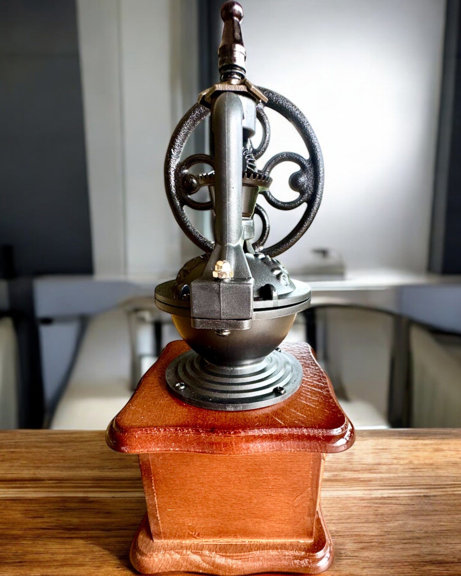 Retro kaffekvern "Vintage Café" 27 cm høy, med mulighet for tilpasning med gravering som gave